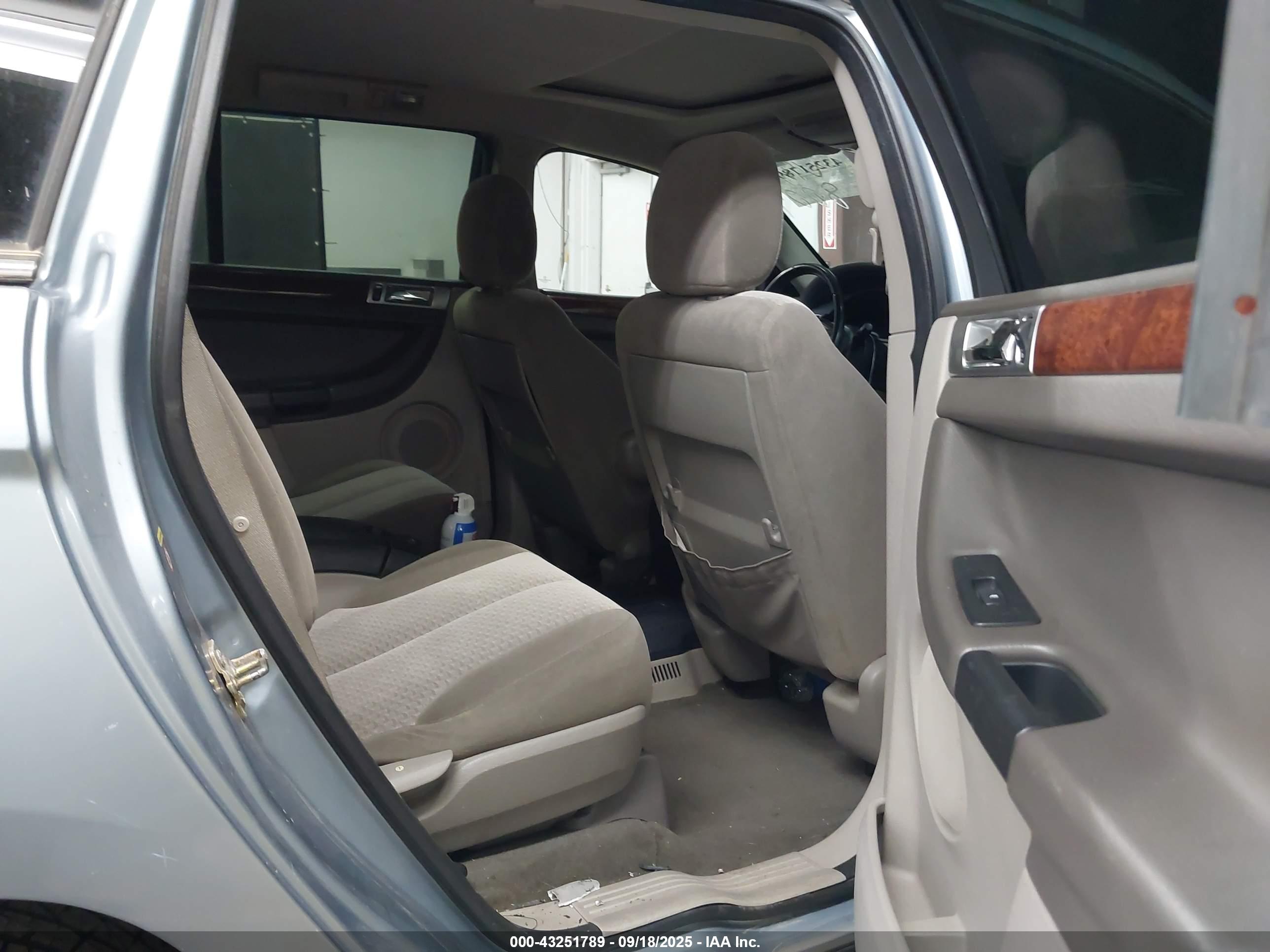 CHRYSLER PACIFICA image 8