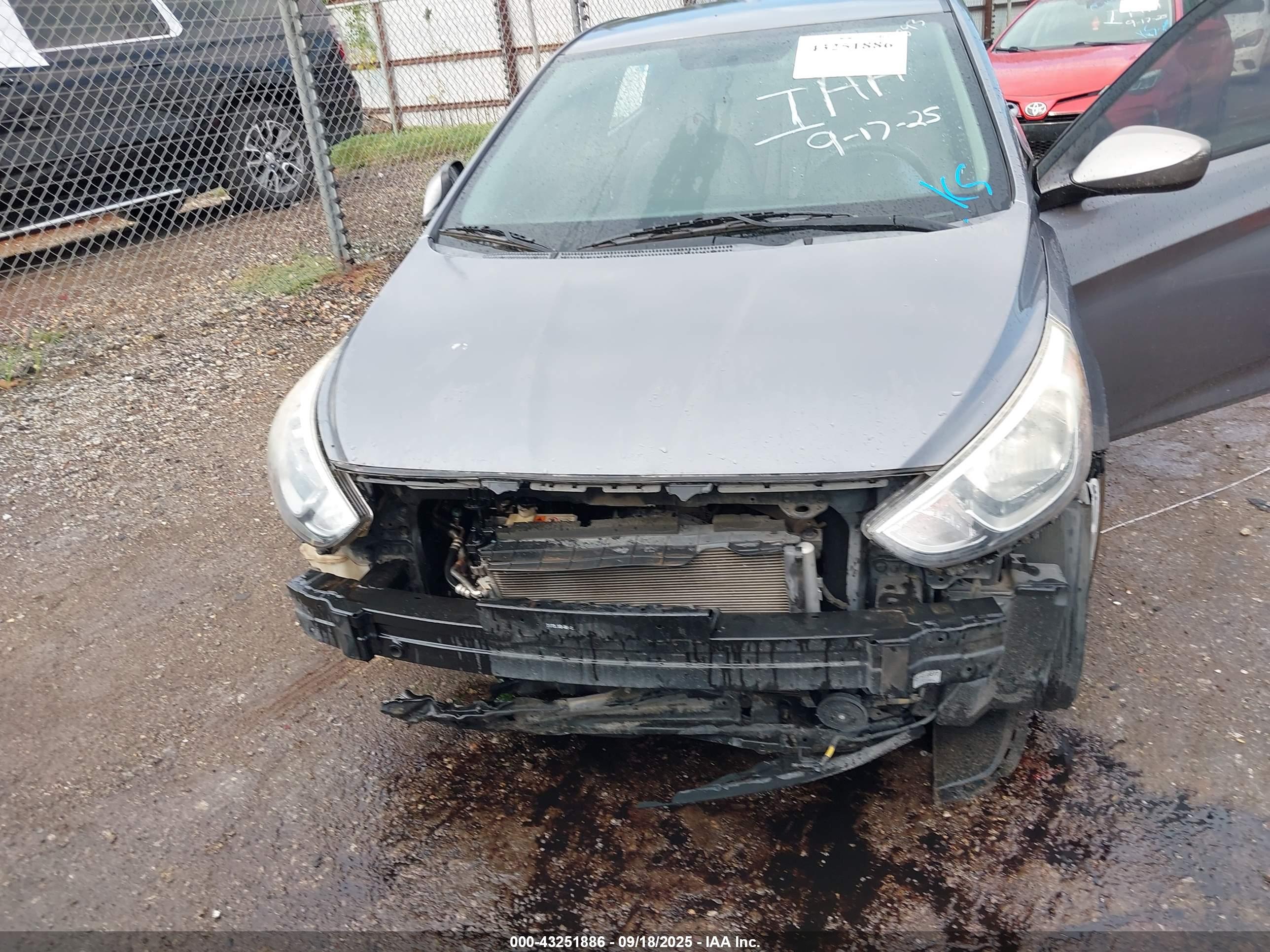 HYUNDAI ACCENT image 6