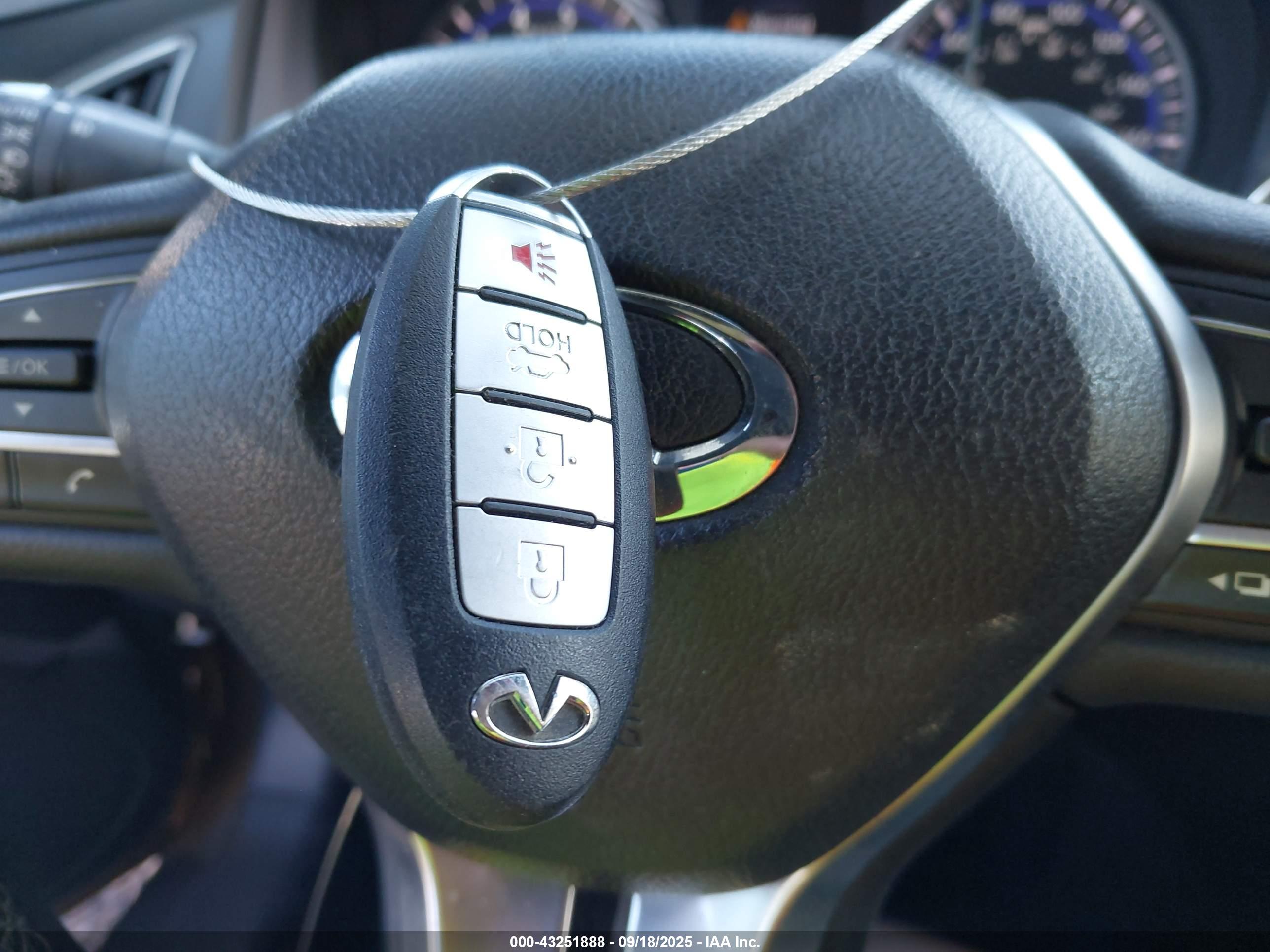 INFINITI Q60 image 11
