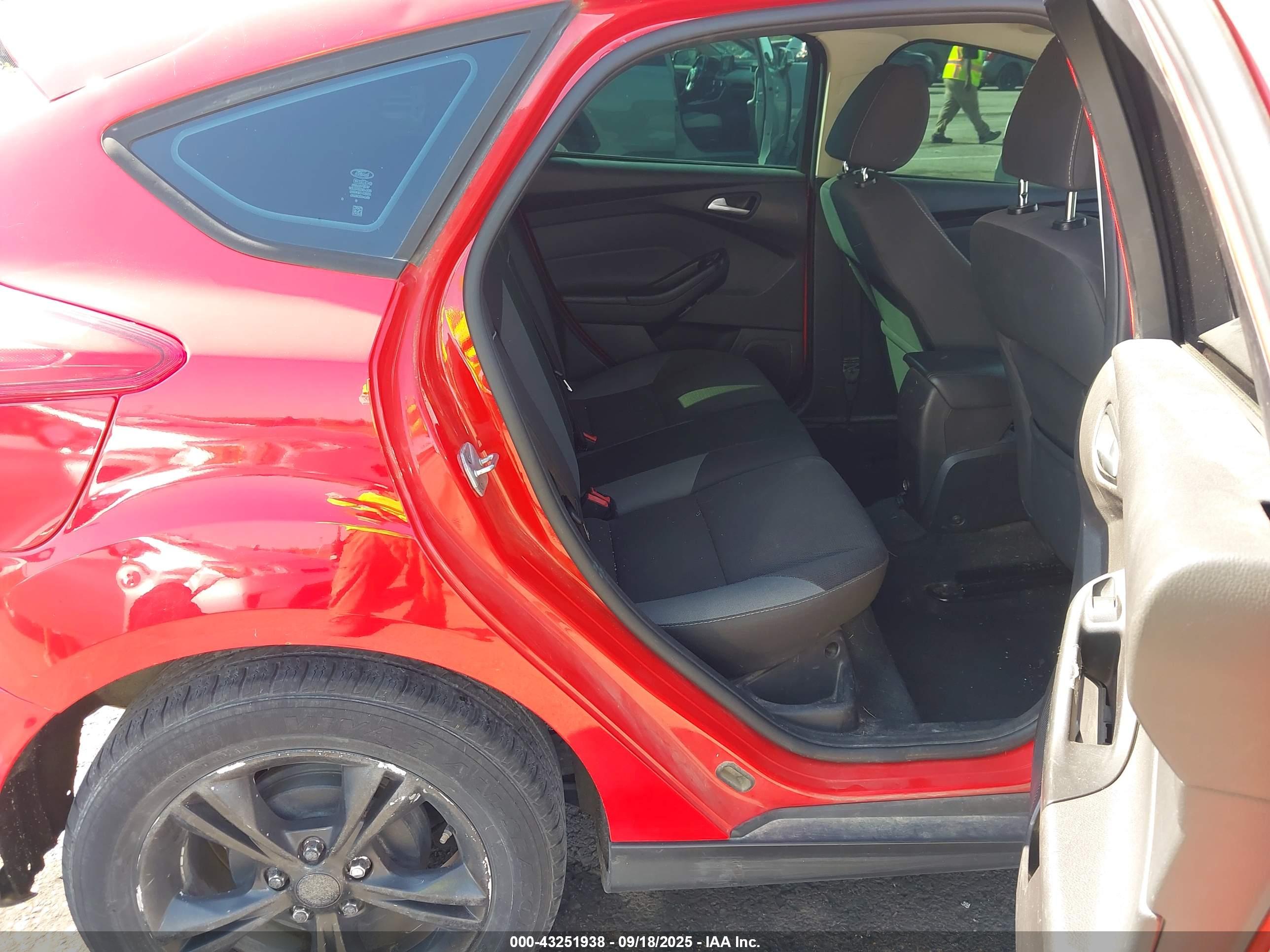 FORD FOCUS image 8