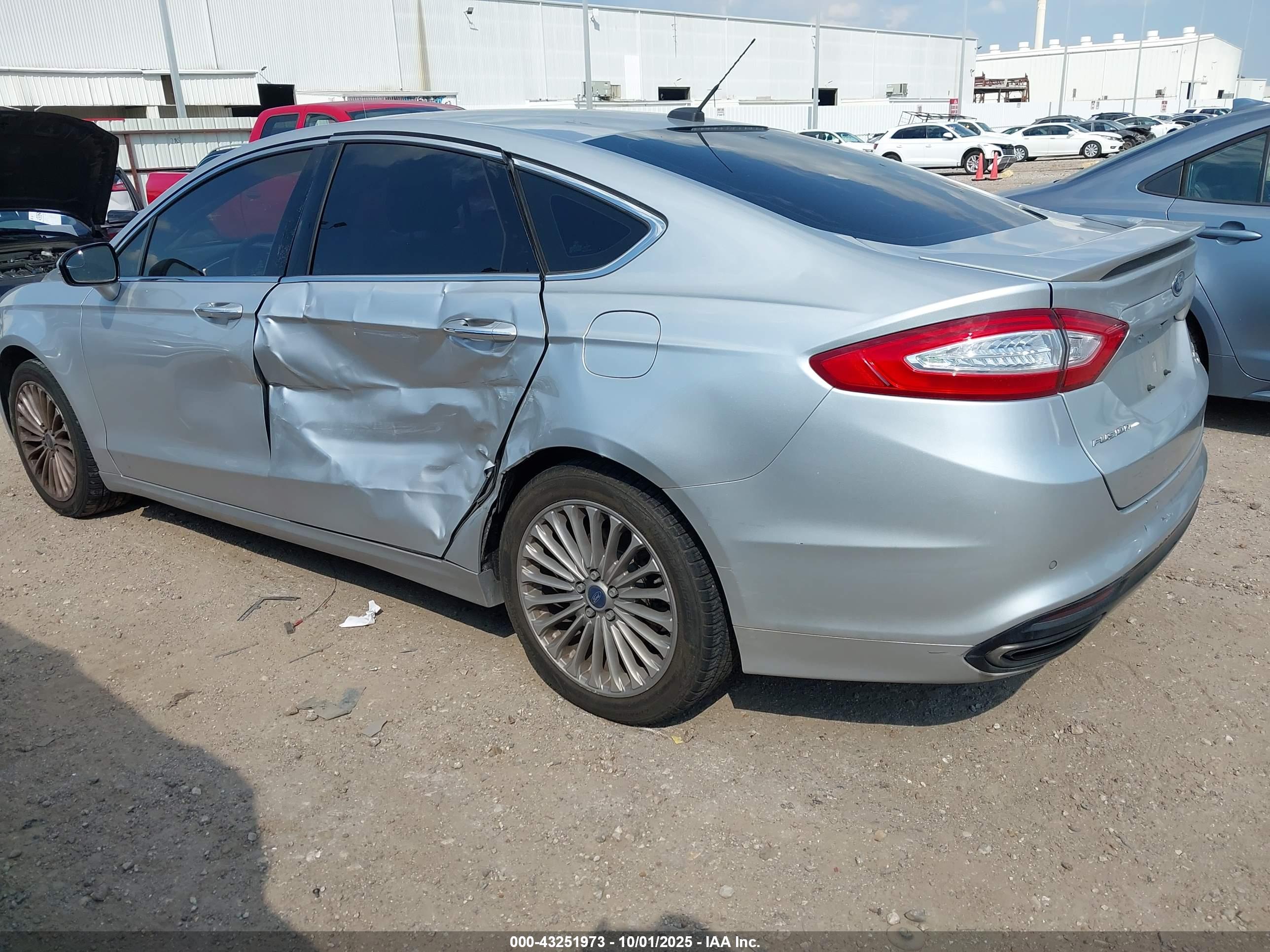 FORD FUSION image 3