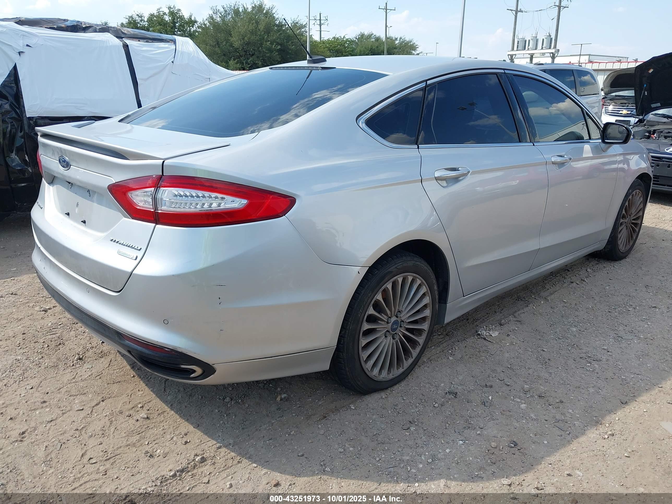 FORD FUSION image 4