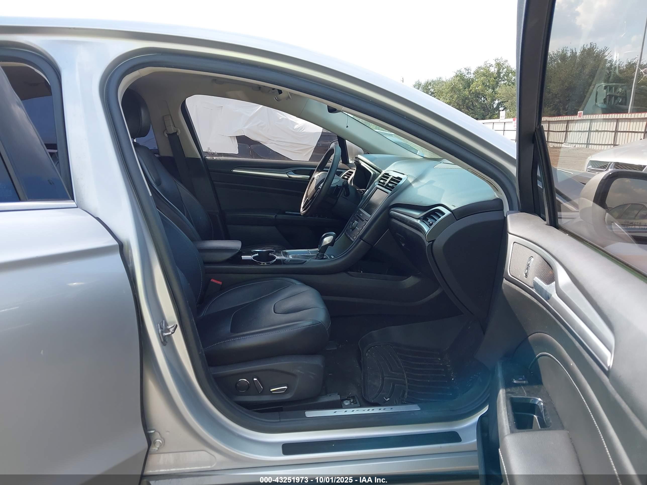 FORD FUSION image 5