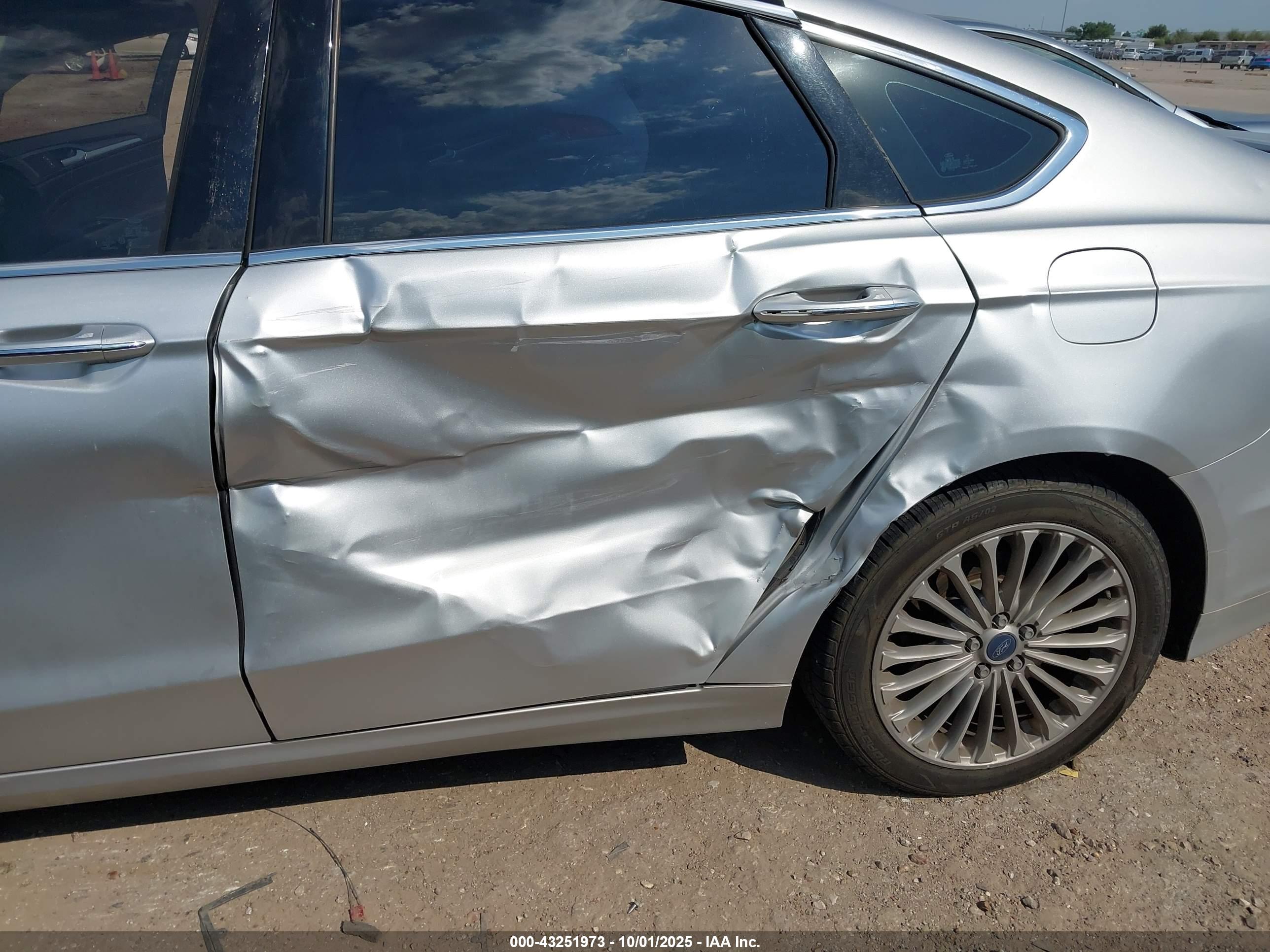 FORD FUSION image 6