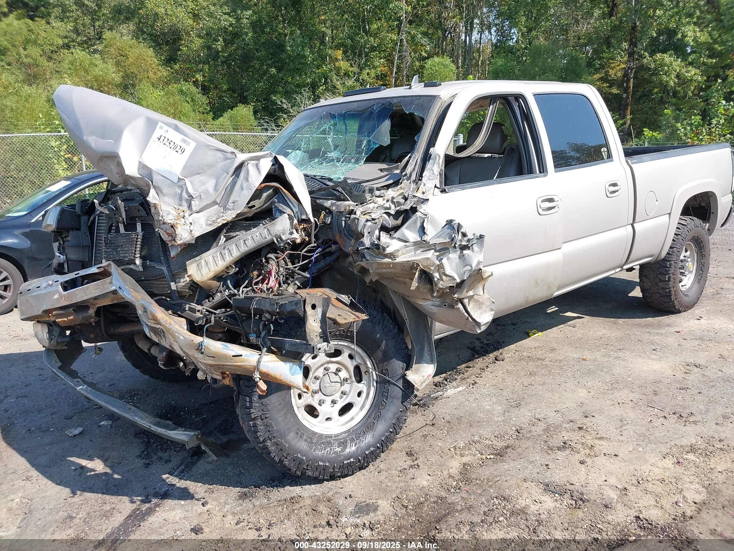 CHEVROLET SILVERADO image 2
