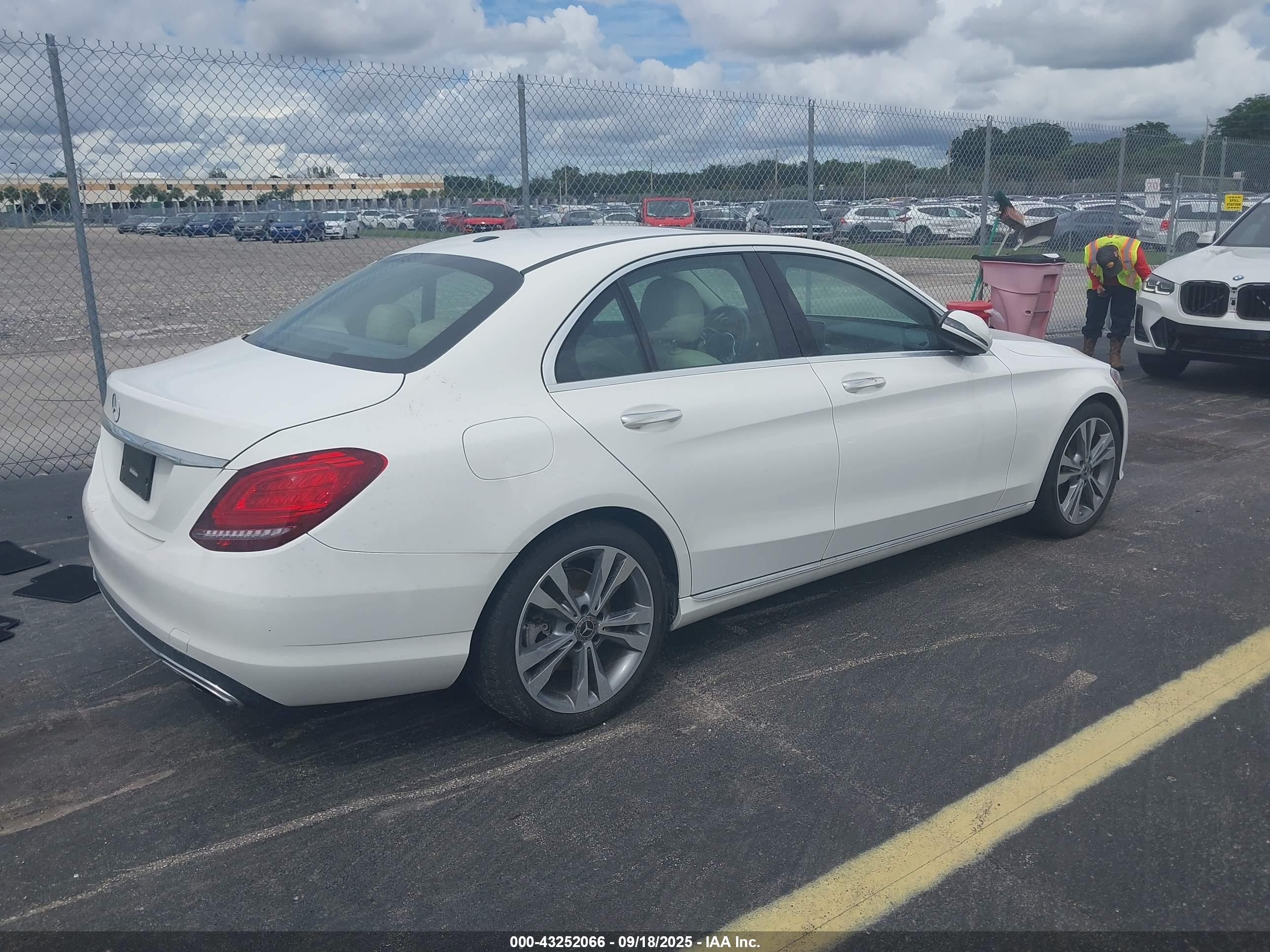 MERCEDES-BENZ C image 4
