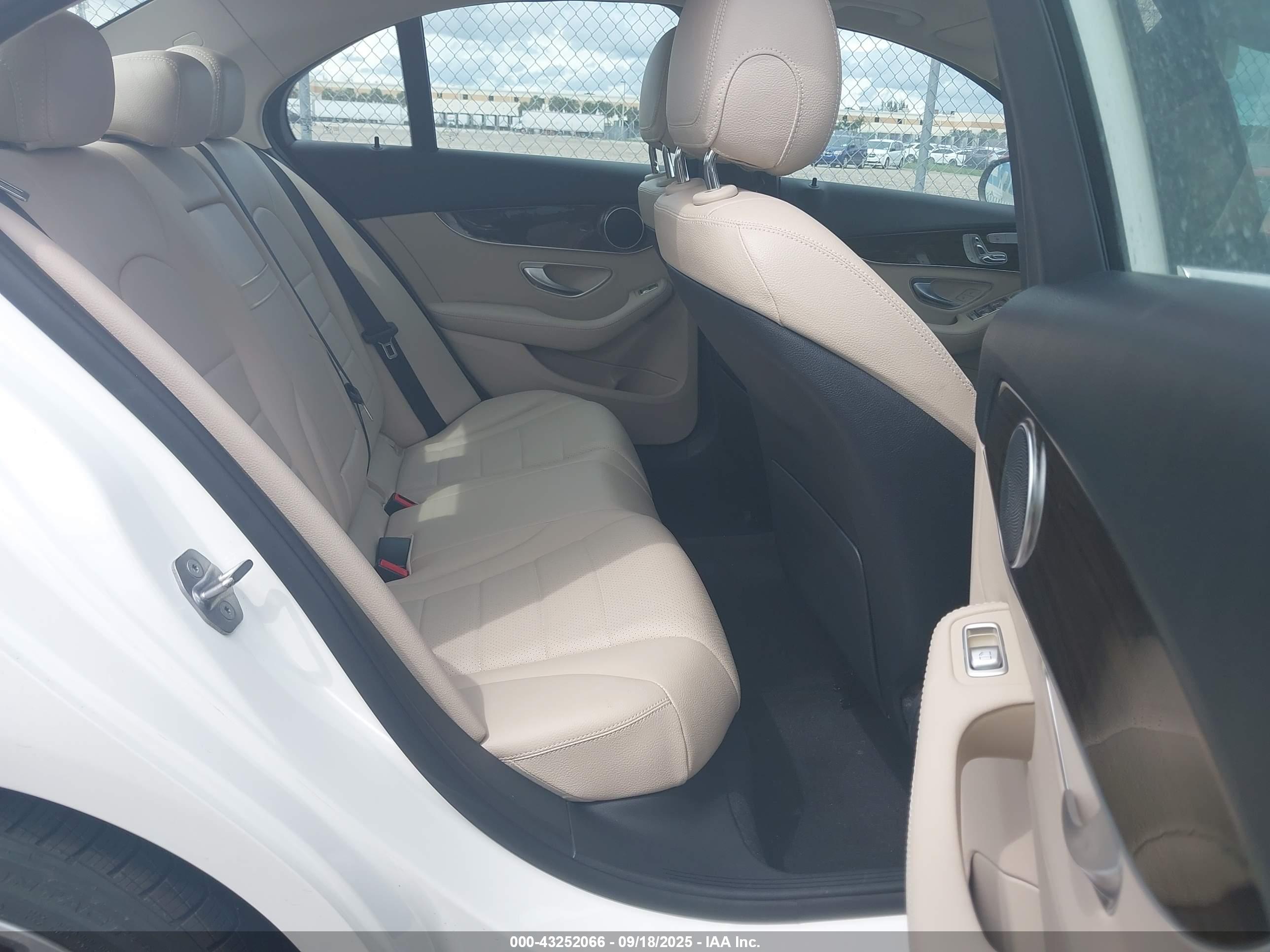 MERCEDES-BENZ C image 8