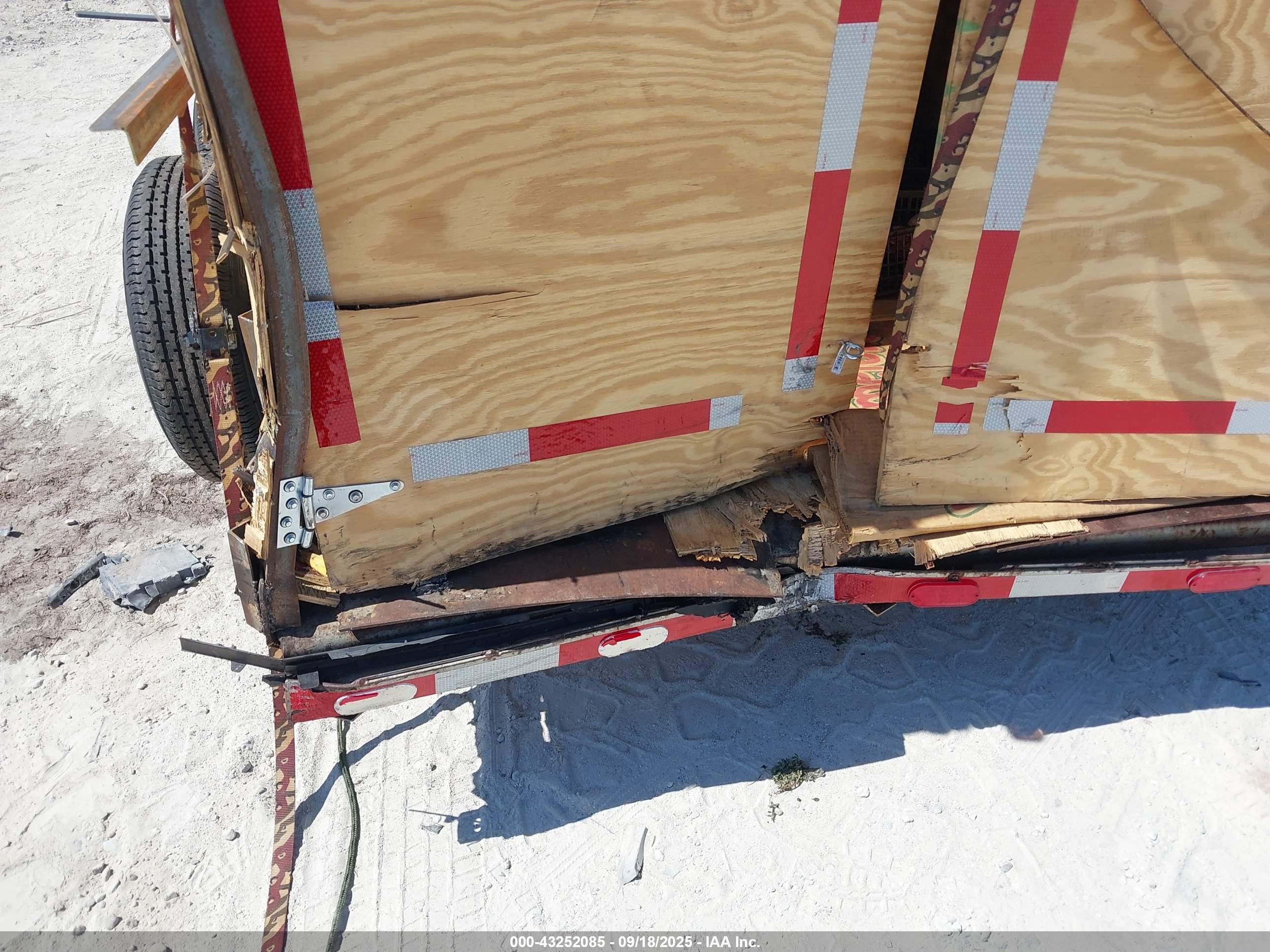 HOMEMADE TRAILER image 6