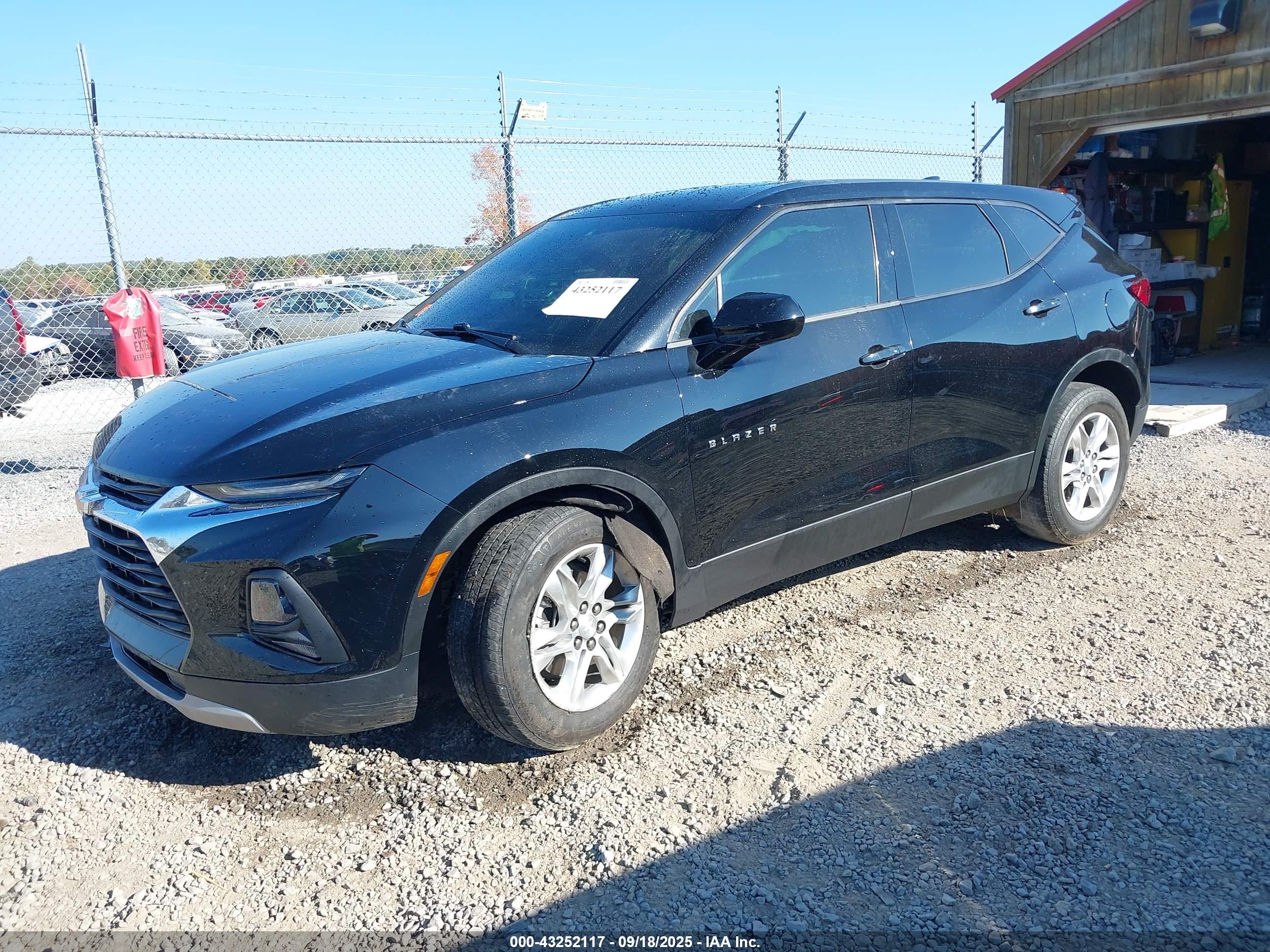 CHEVROLET BLAZER image 2