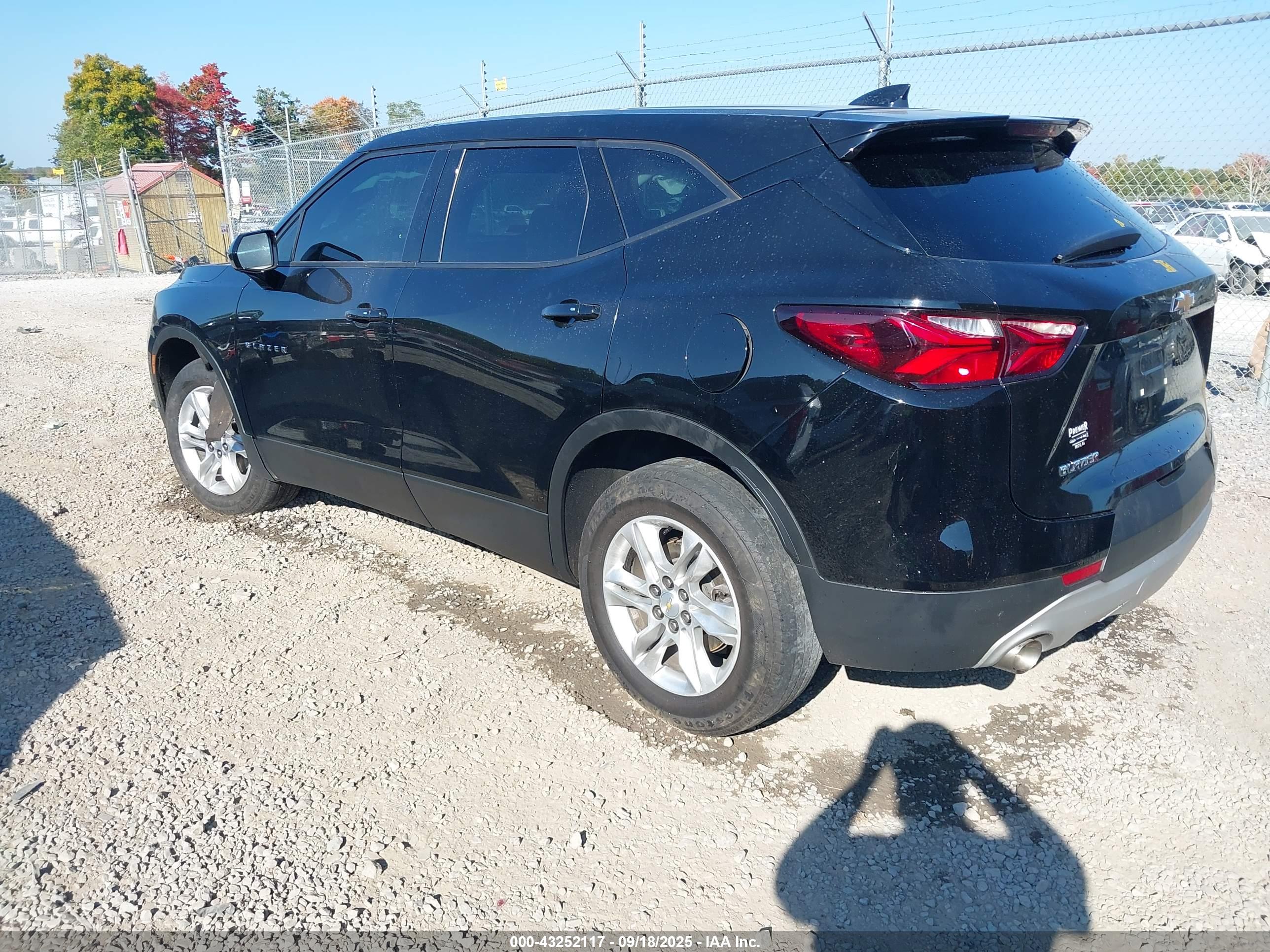 CHEVROLET BLAZER image 3