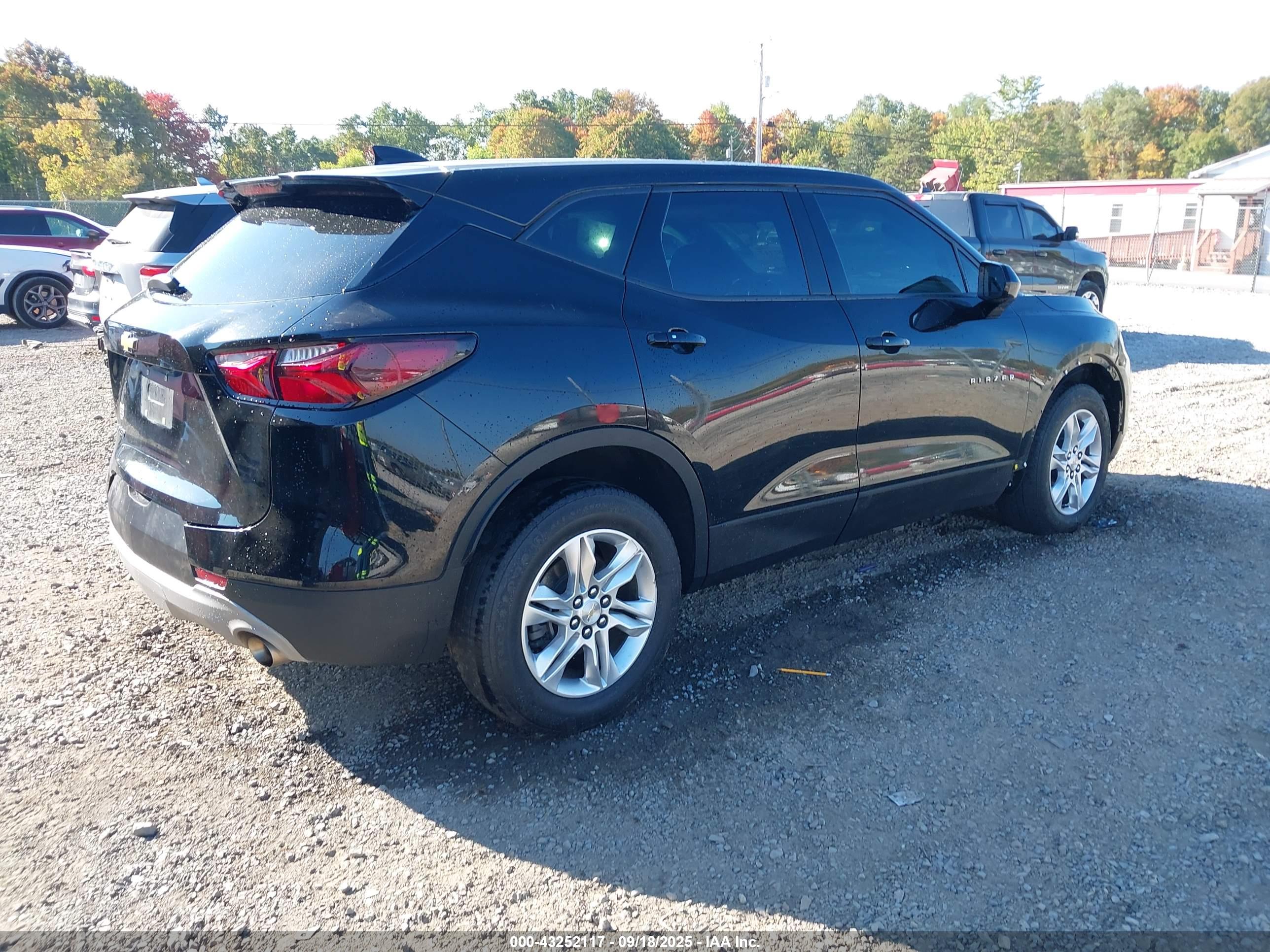 CHEVROLET BLAZER image 4