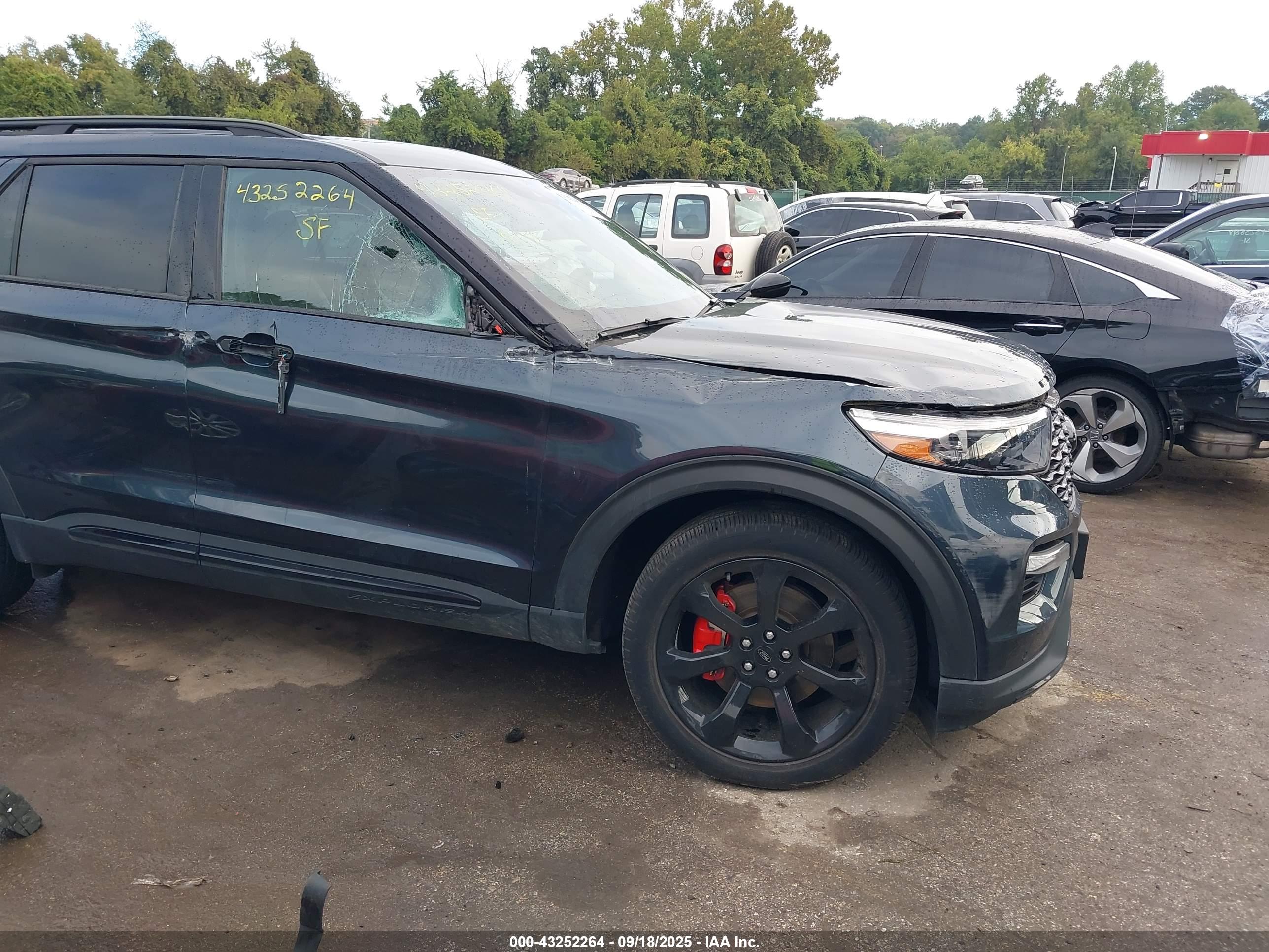 FORD EXPLORER image 6