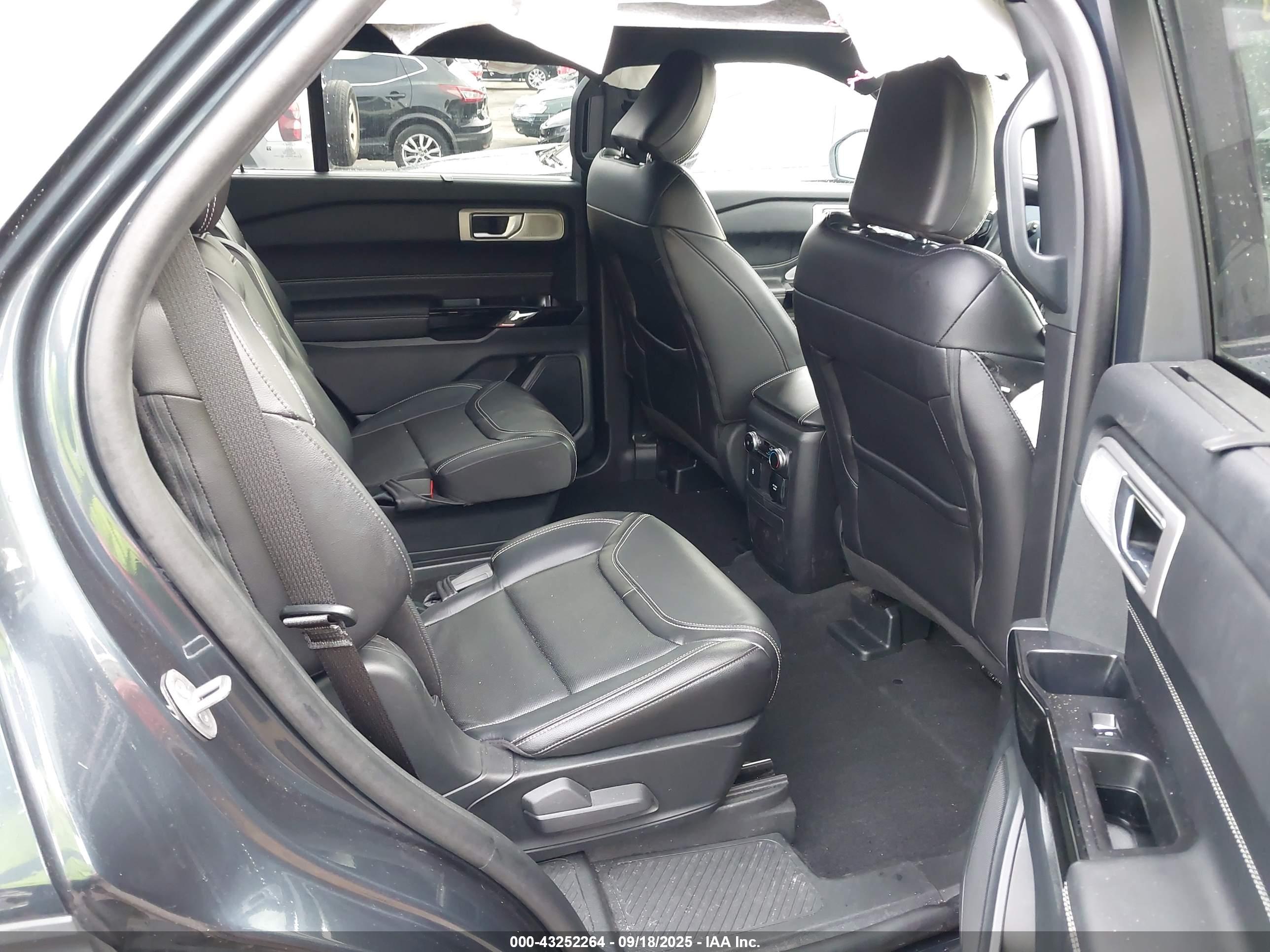 FORD EXPLORER image 8