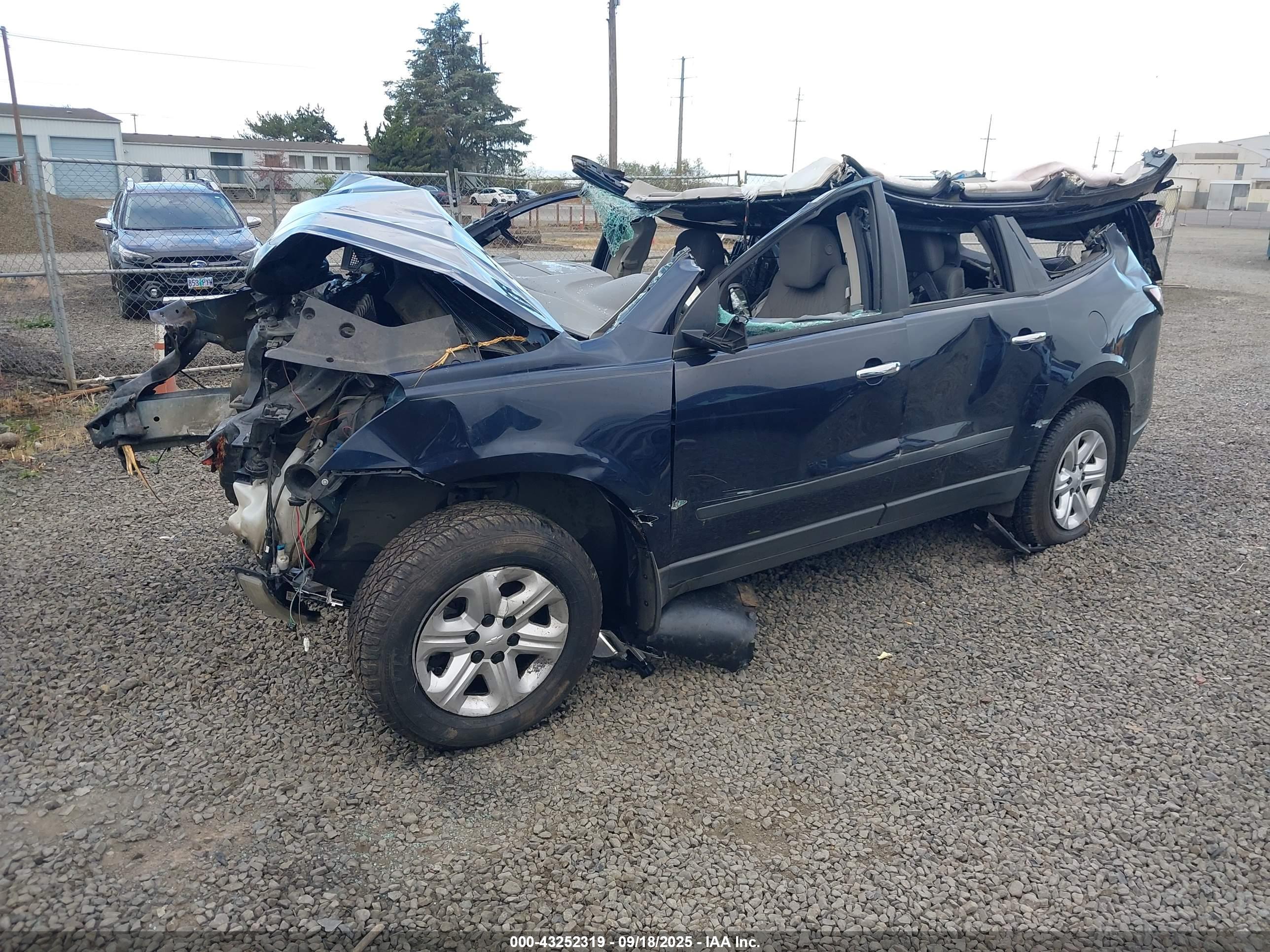 CHEVROLET TRAVERSE image 2