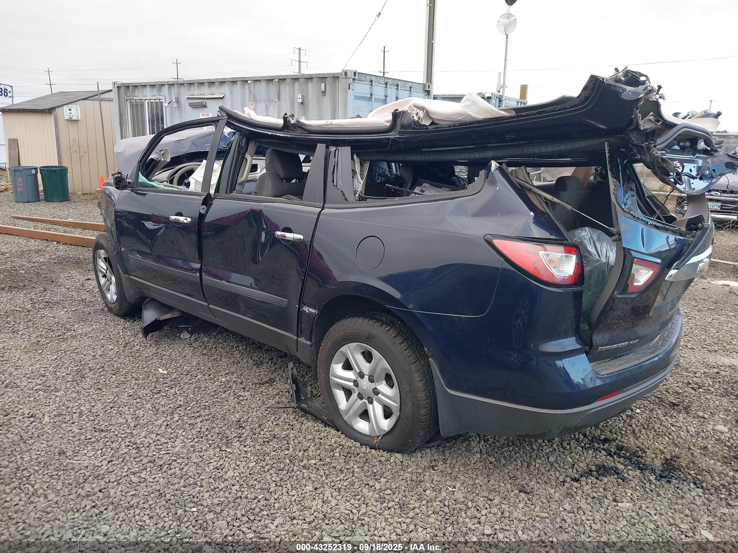 CHEVROLET TRAVERSE image 3