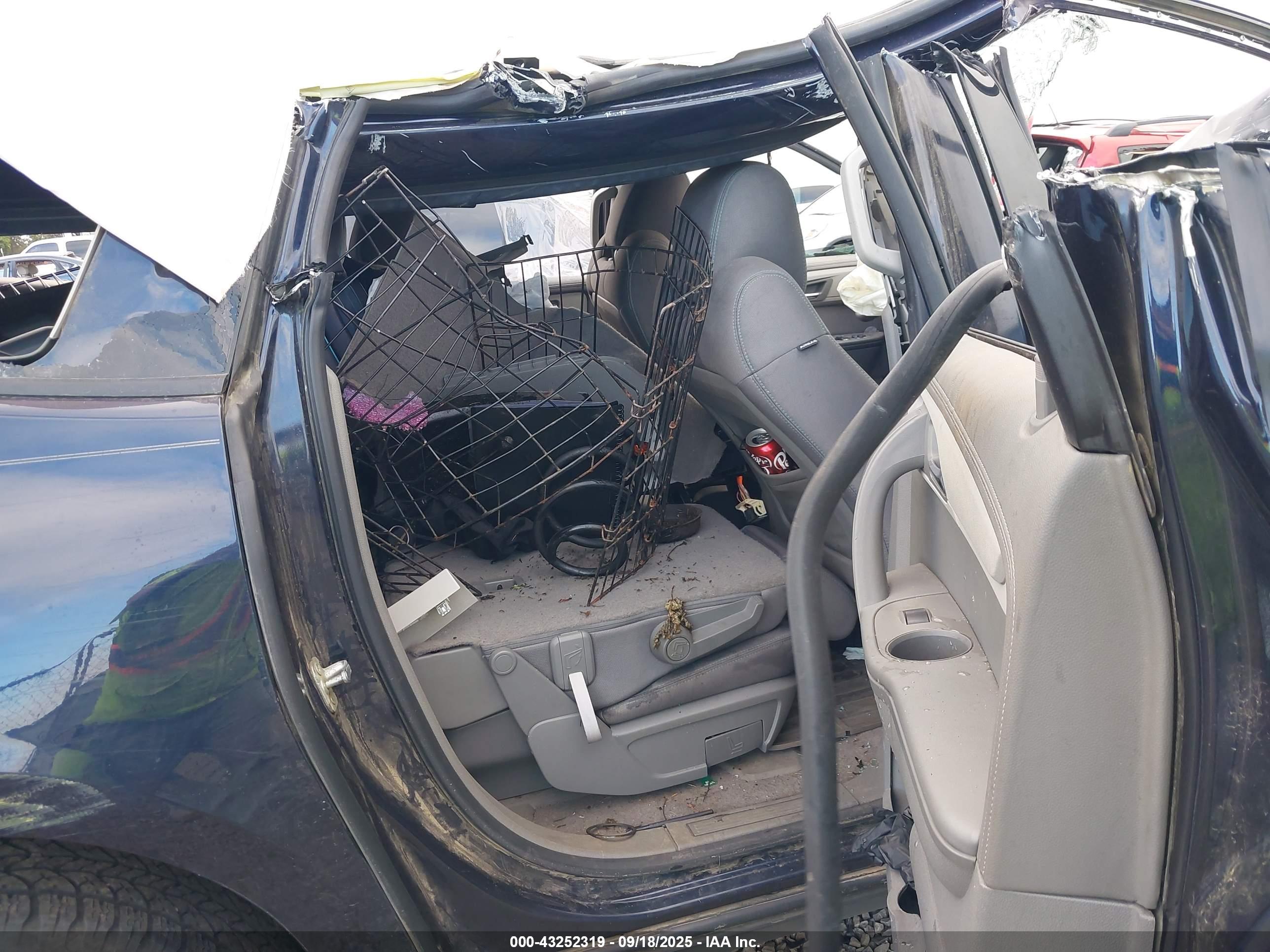 CHEVROLET TRAVERSE image 8