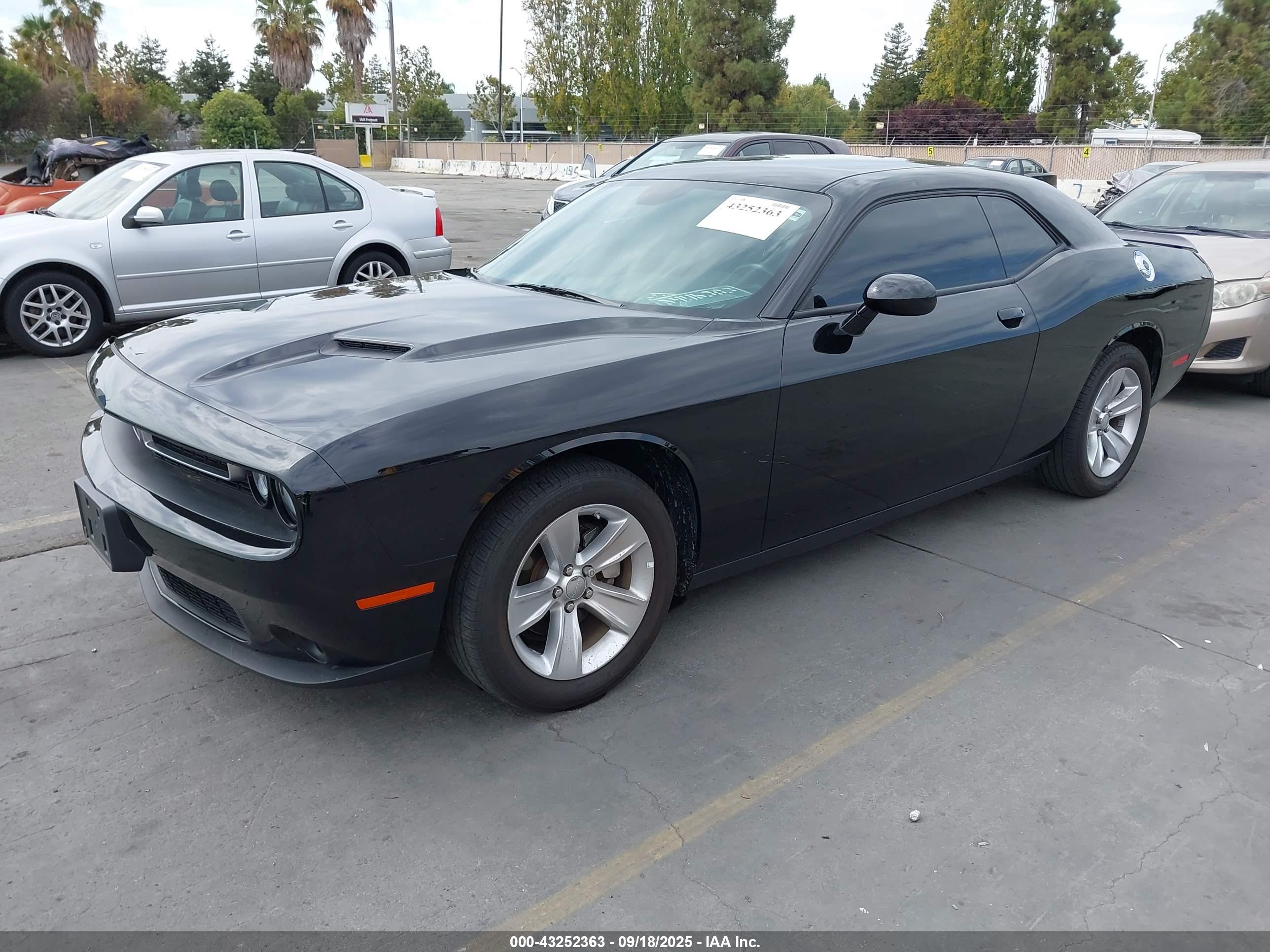 DODGE CHALLENGER image 2