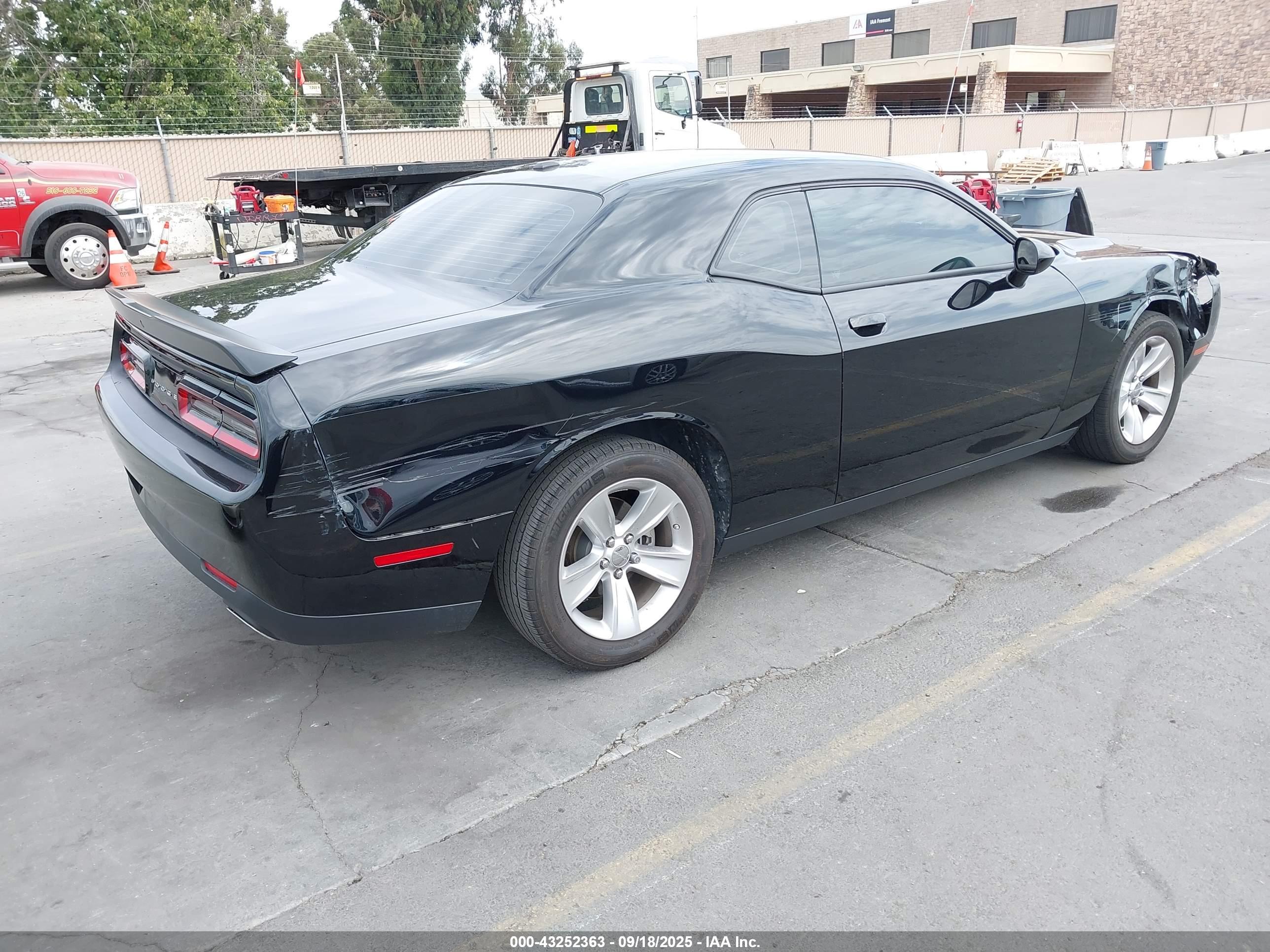 DODGE CHALLENGER image 4