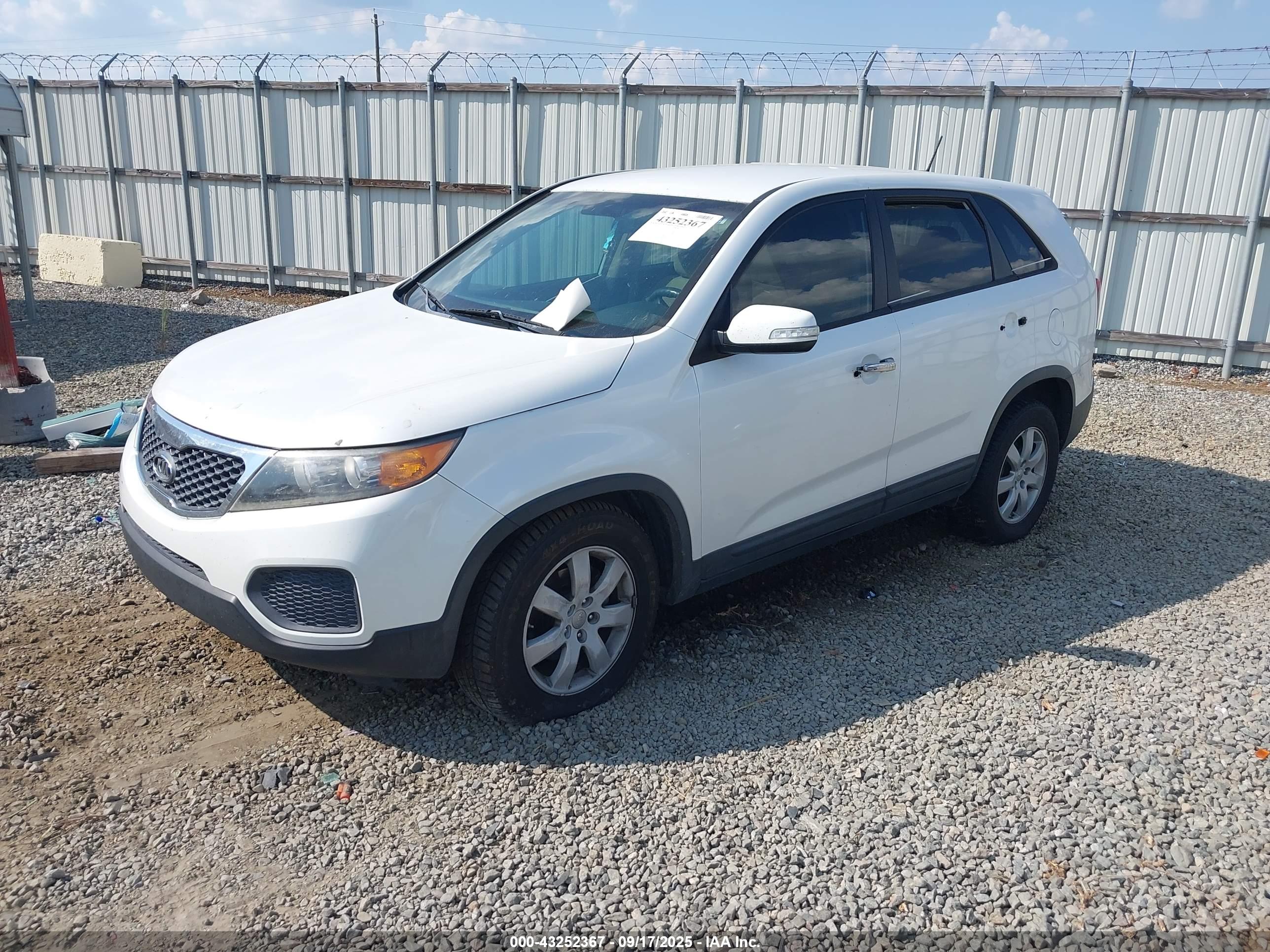 KIA SORENTO image 2