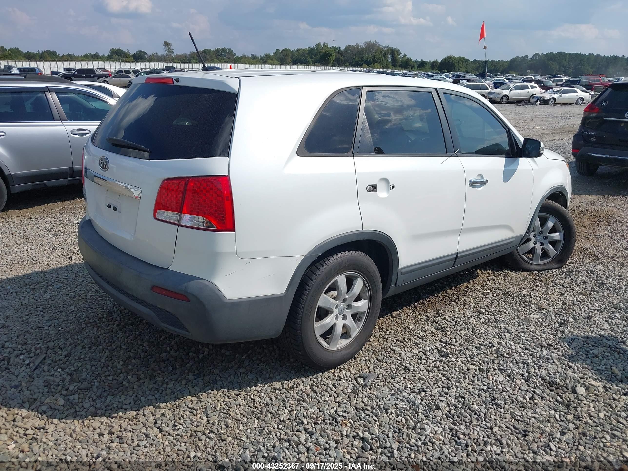 KIA SORENTO image 4