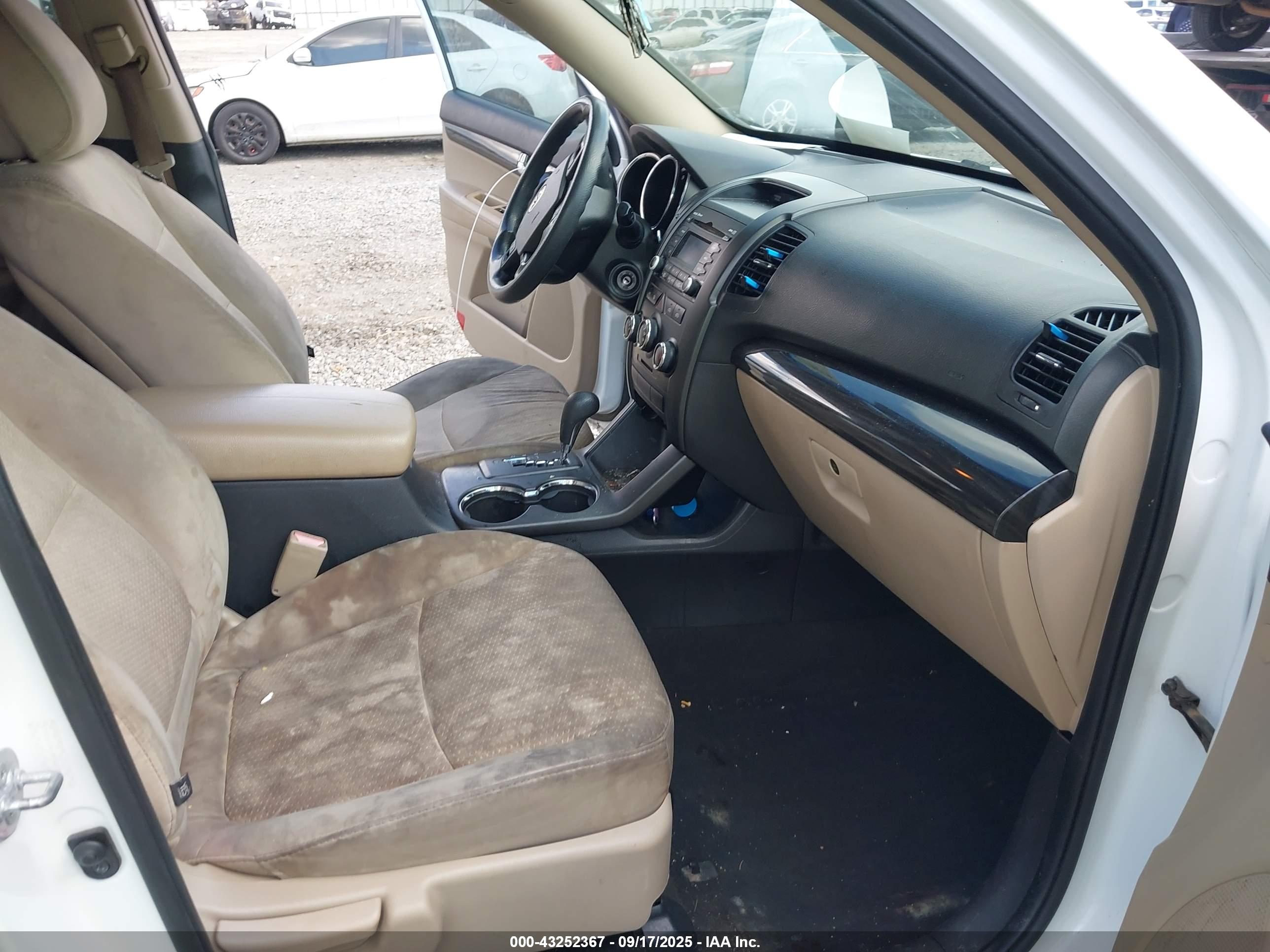 KIA SORENTO image 5