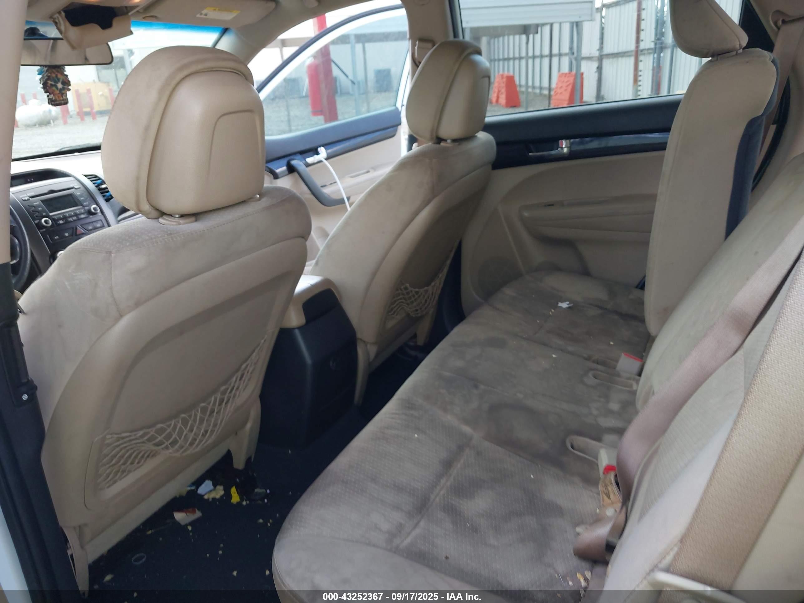 KIA SORENTO image 8