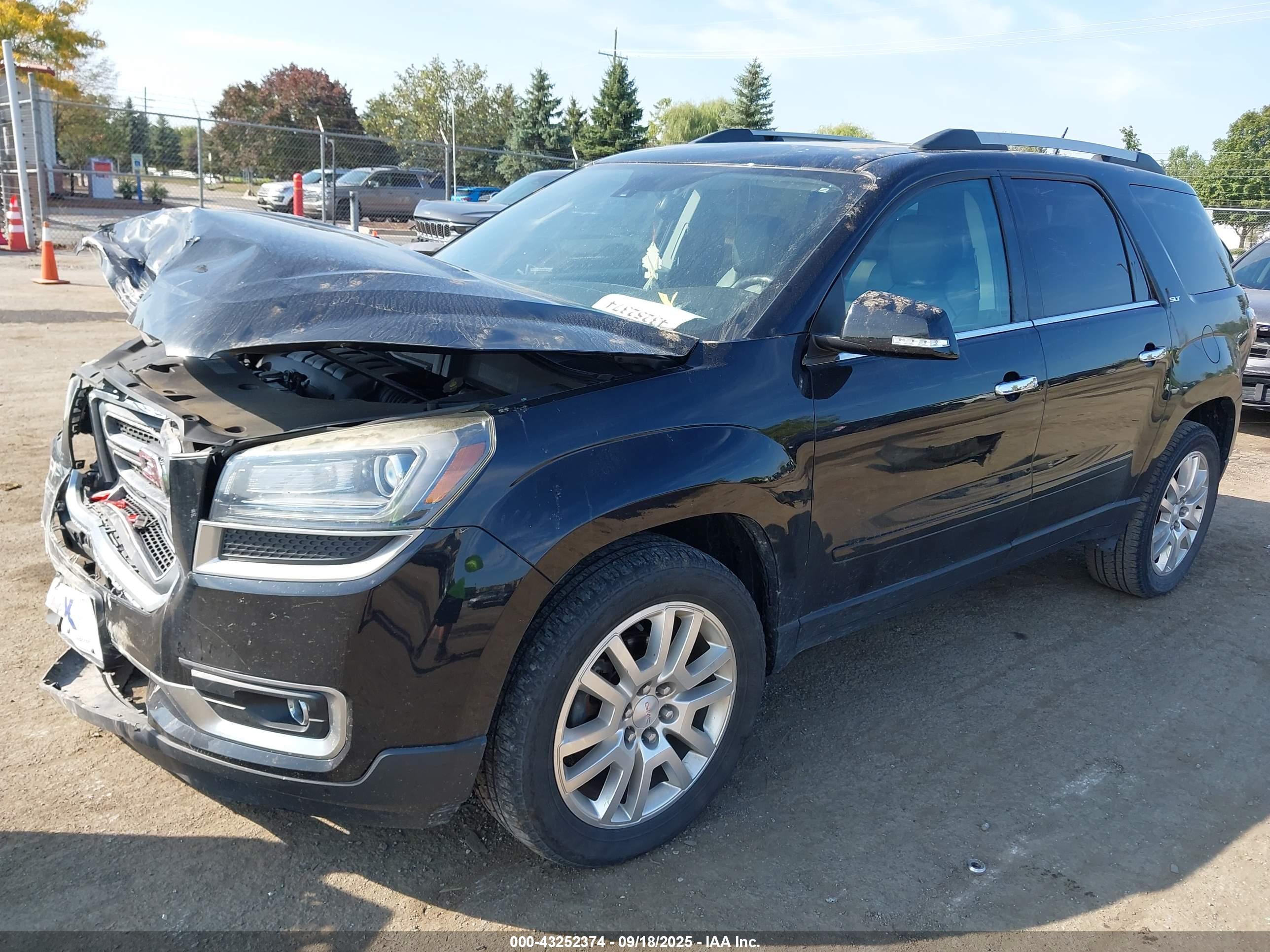 GMC ACADIA image 2