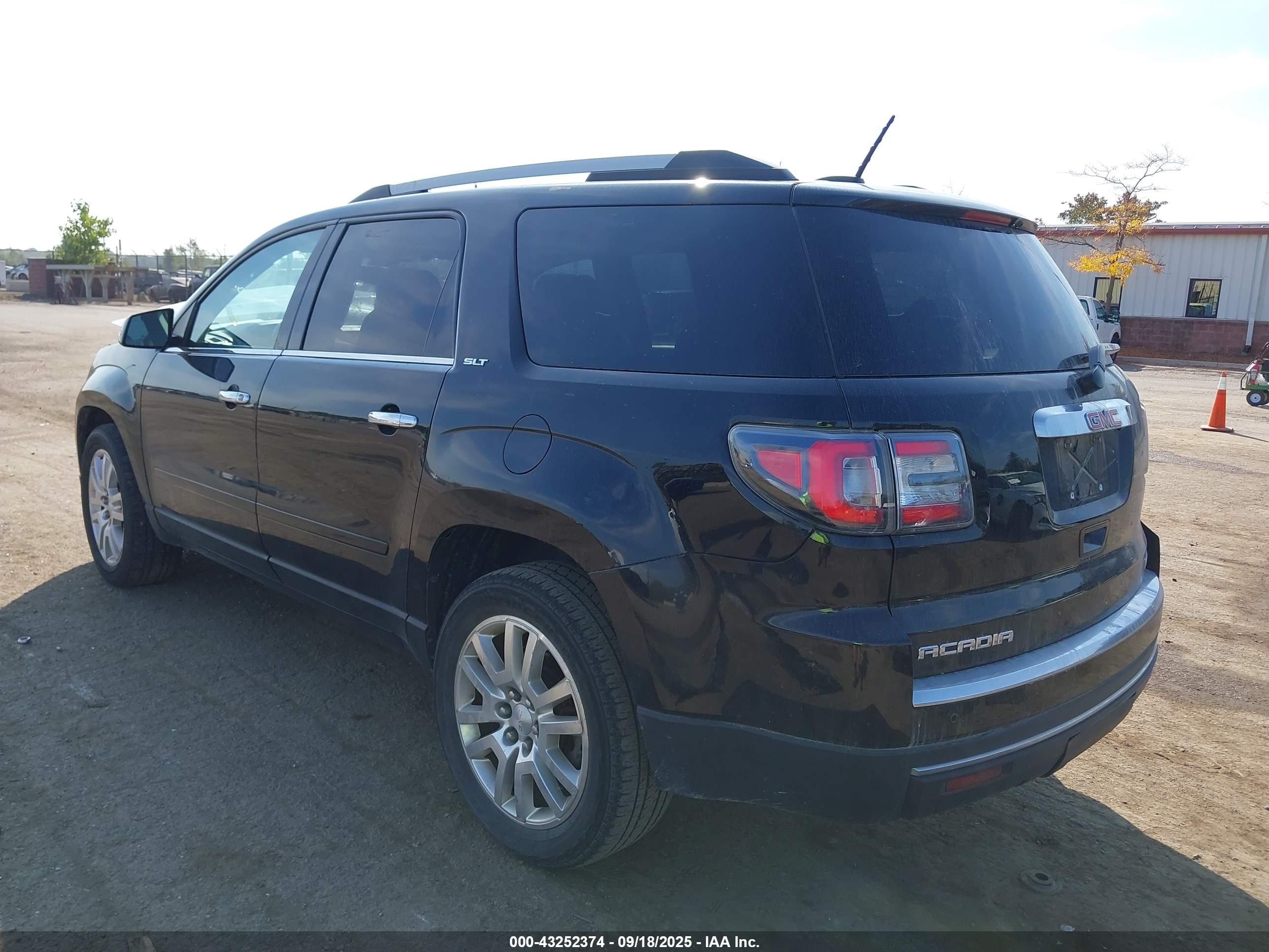 GMC ACADIA image 3