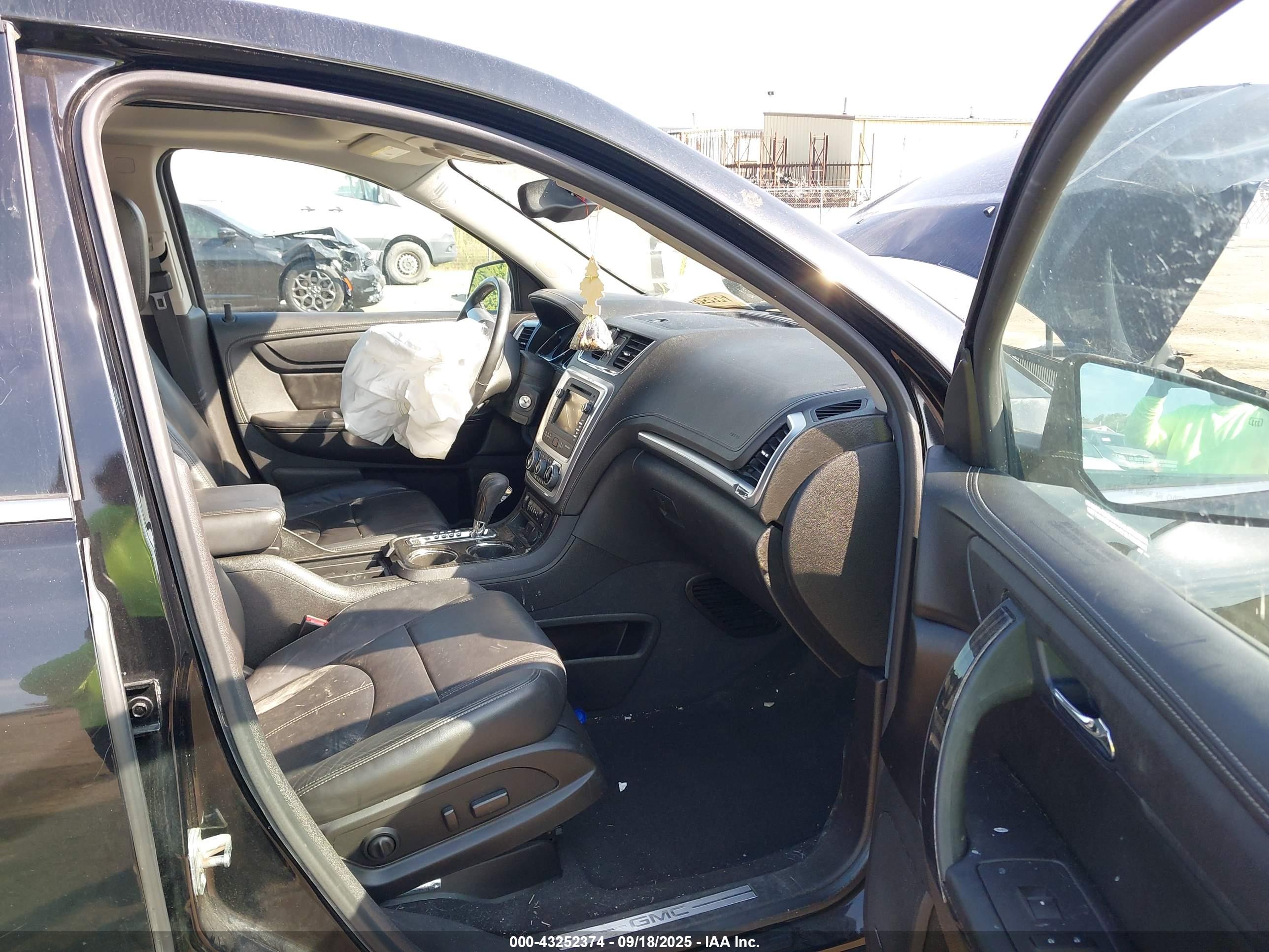 GMC ACADIA image 5