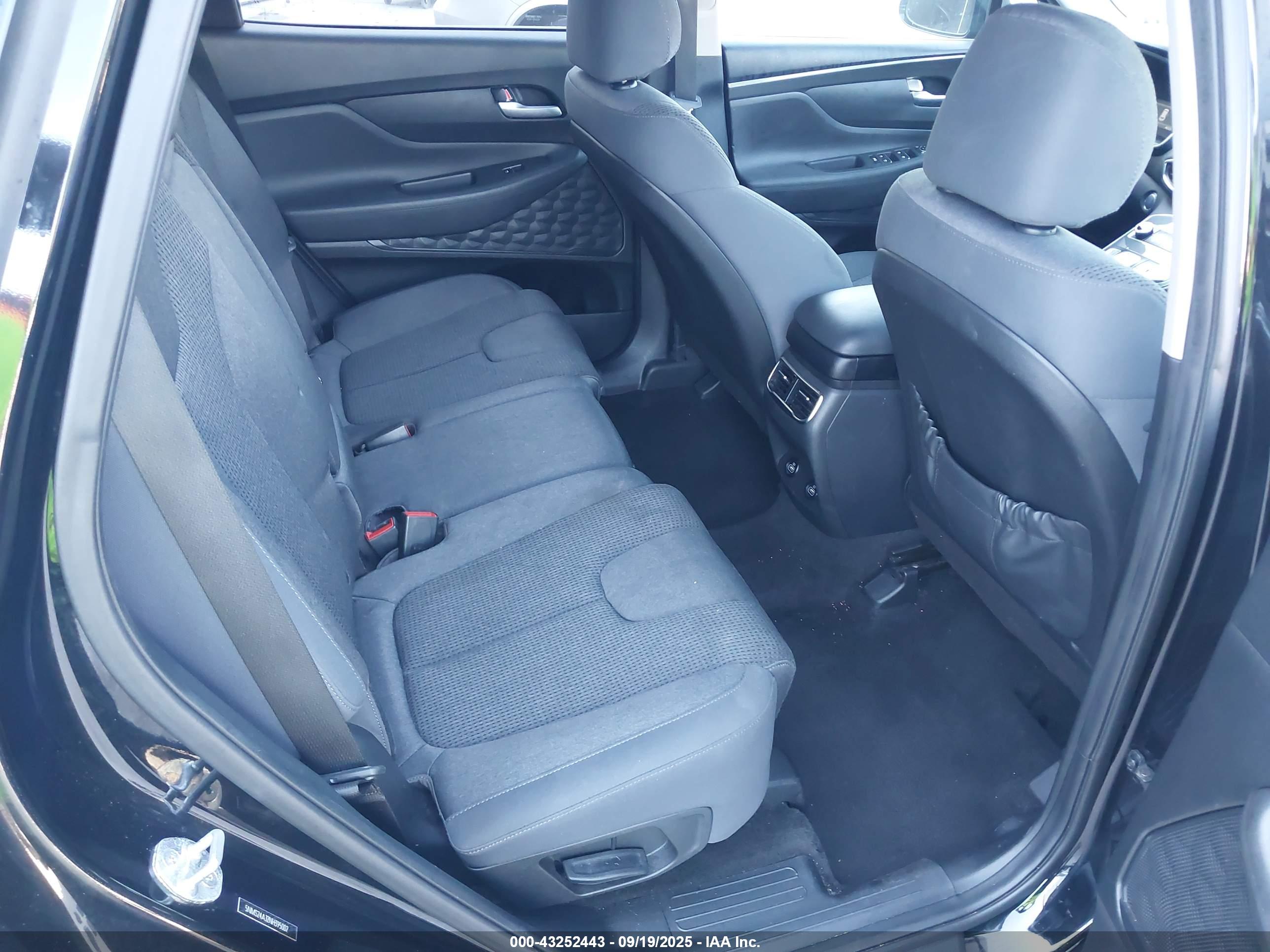 HYUNDAI SANTA image 8