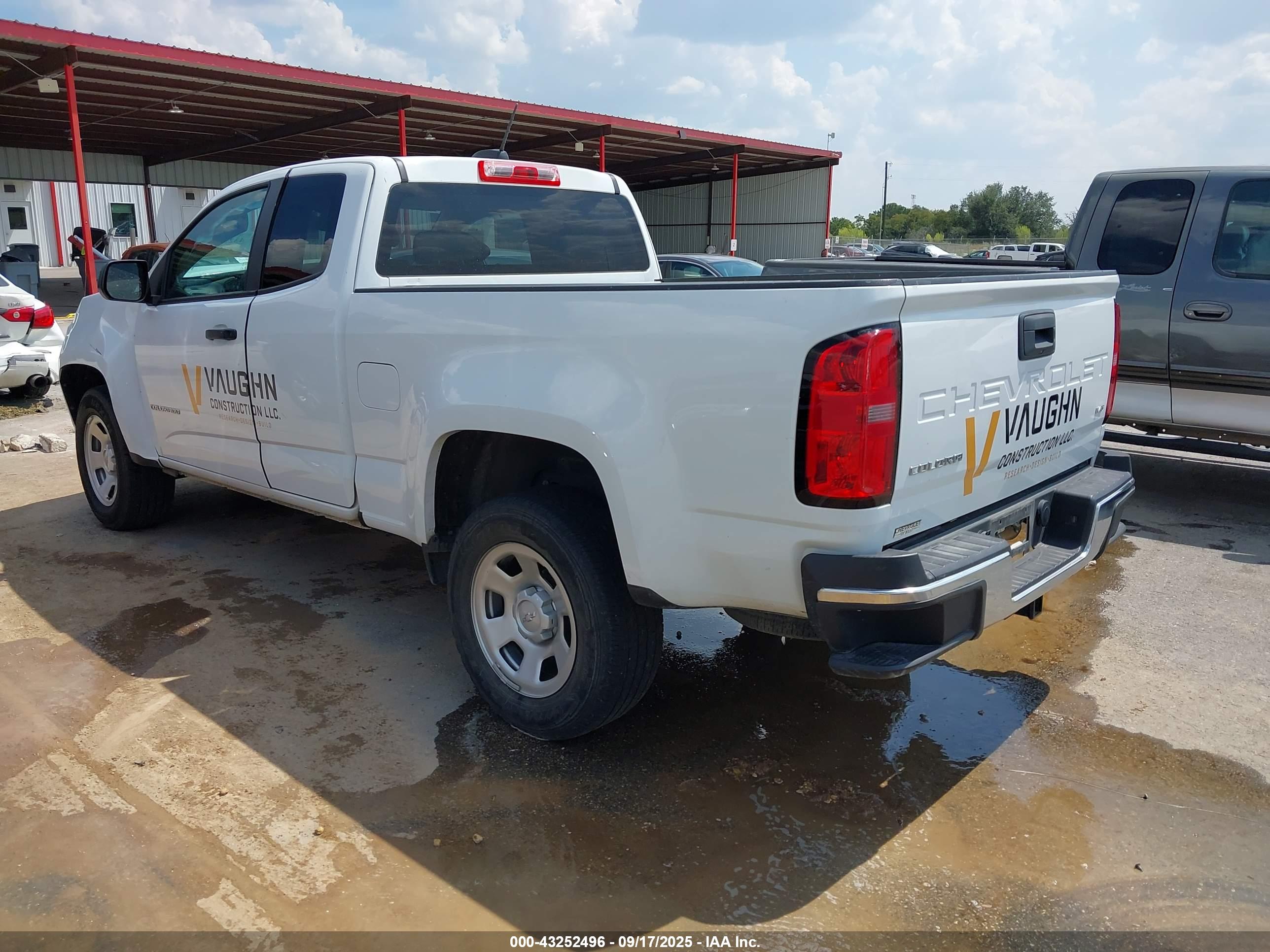 CHEVROLET COLORADO image 3