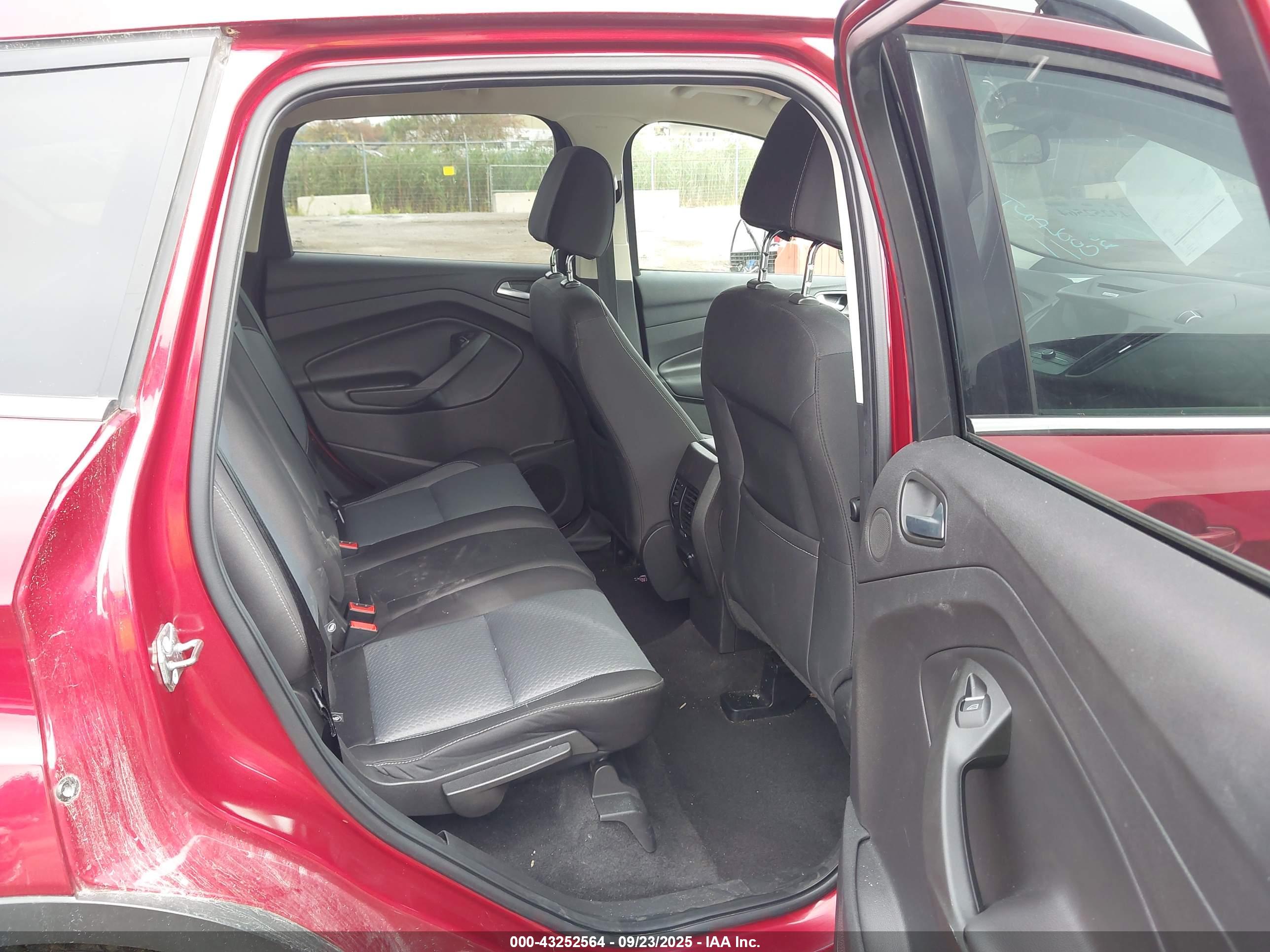 FORD ESCAPE image 8