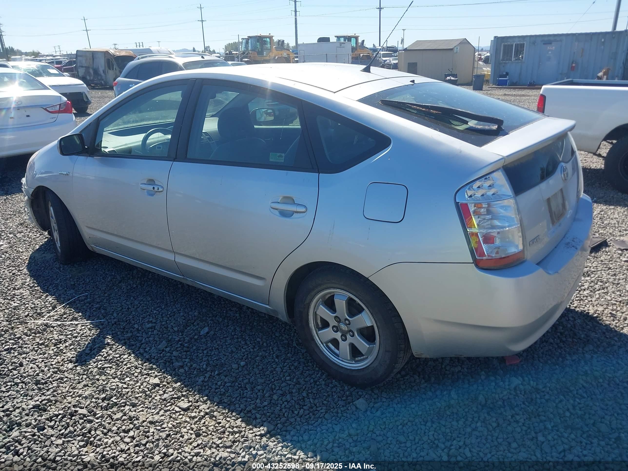 TOYOTA PRIUS image 3