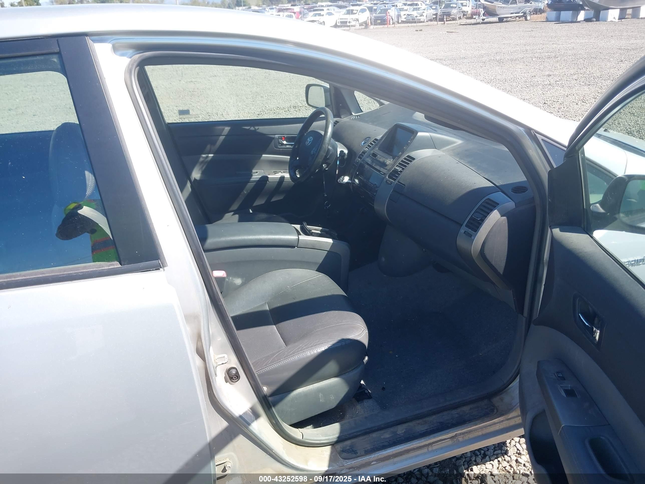 TOYOTA PRIUS image 5