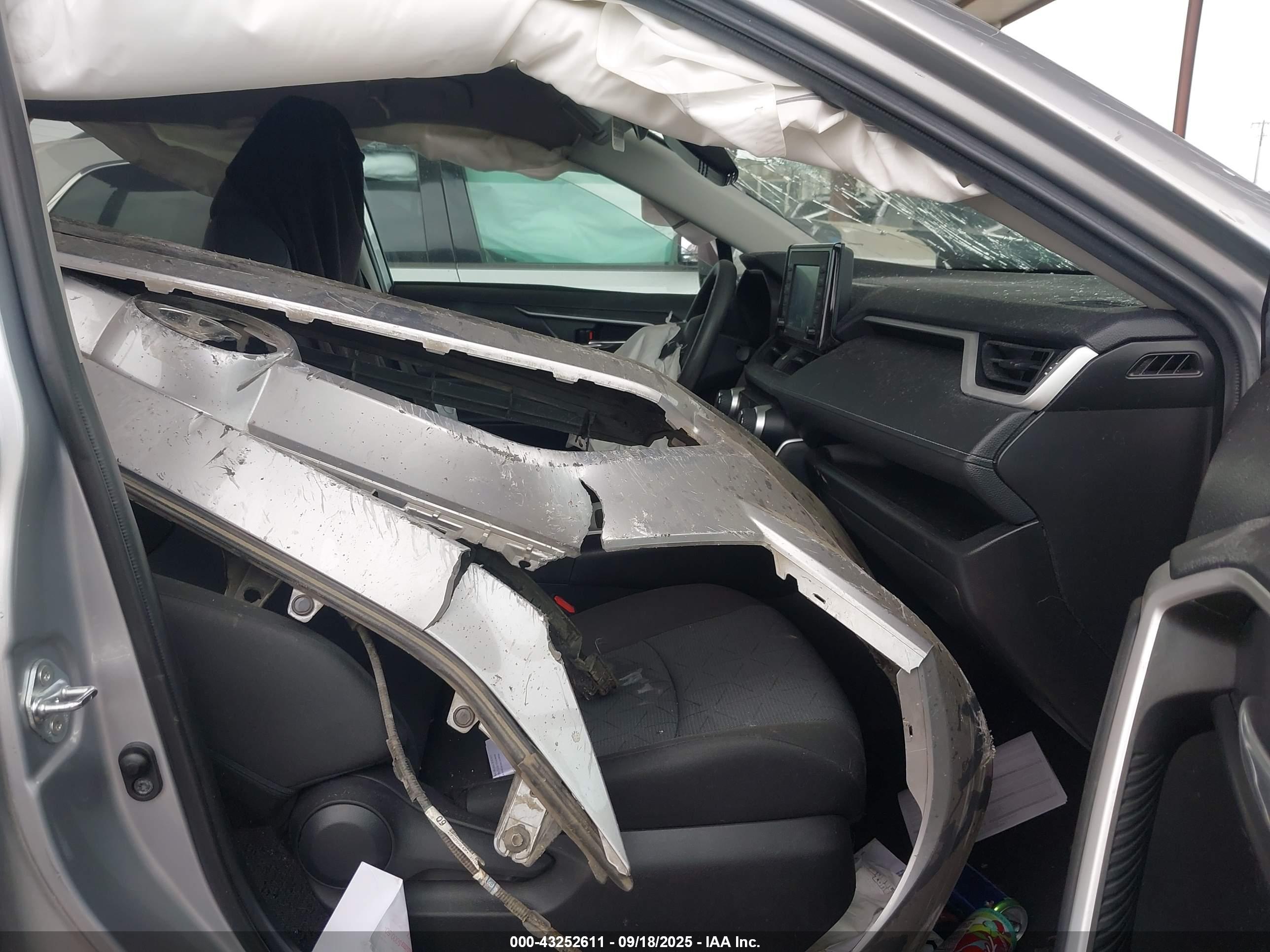 TOYOTA RAV4 image 5