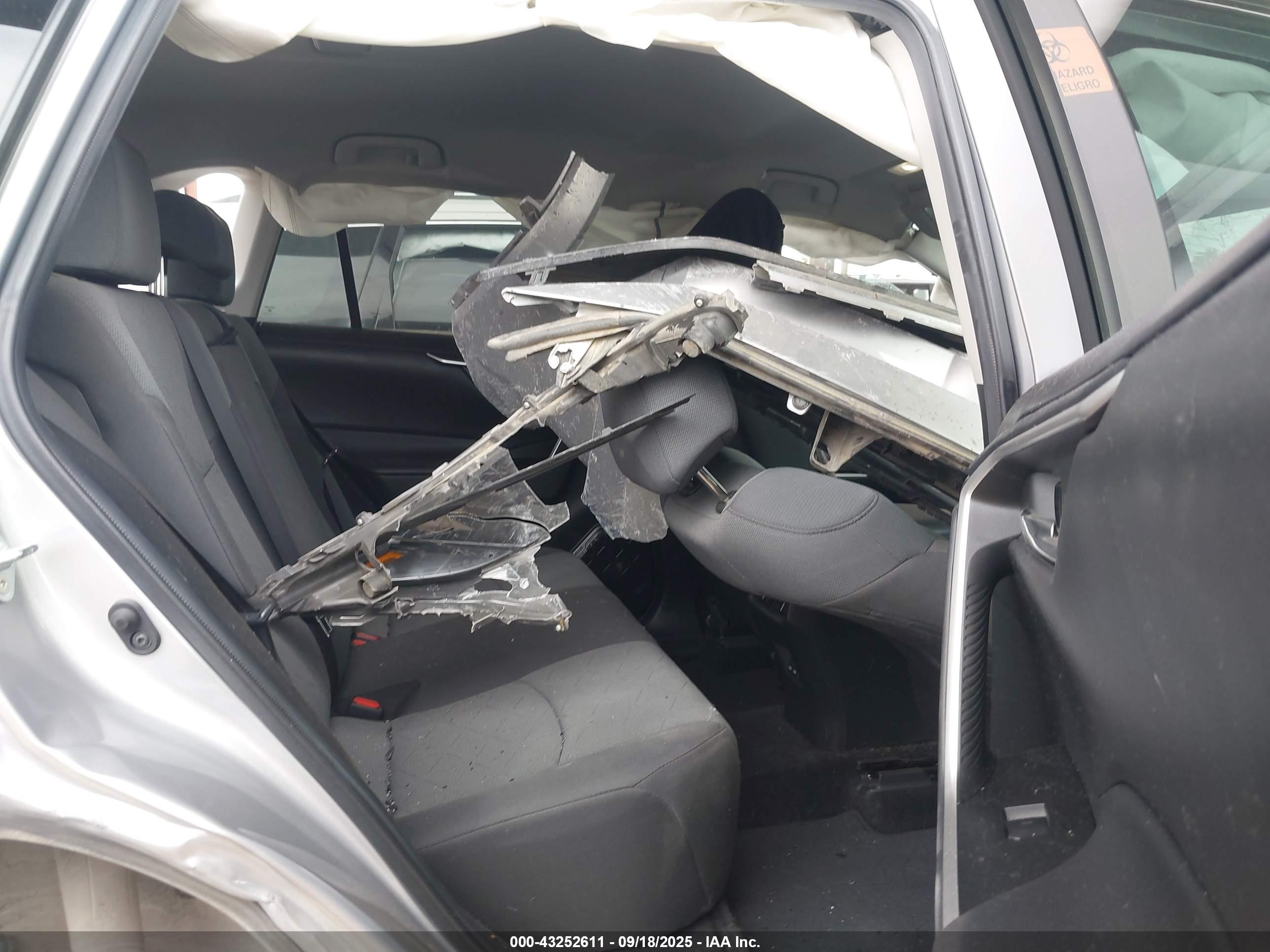TOYOTA RAV4 image 8