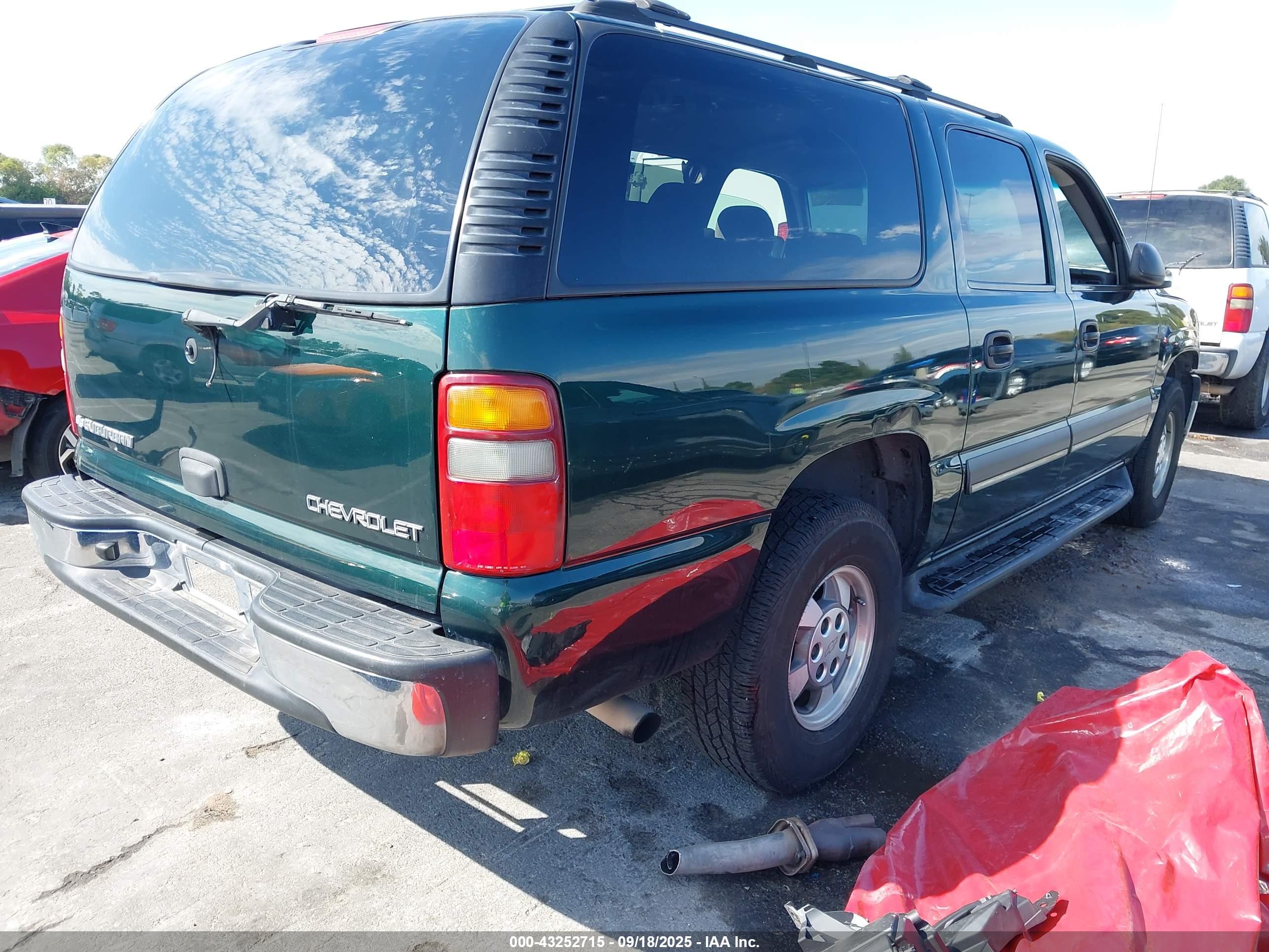 CHEVROLET SUBURBAN image 4