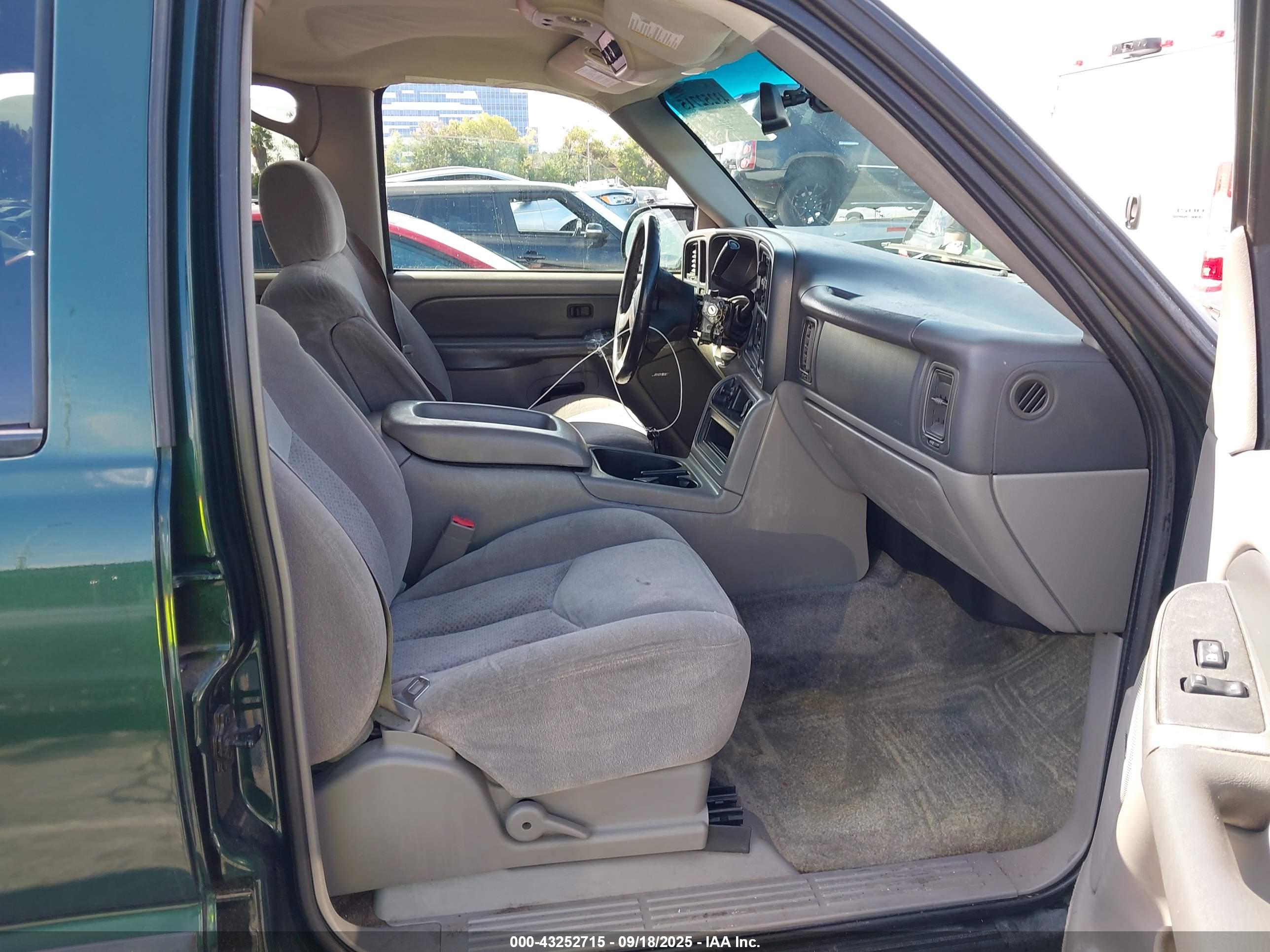 CHEVROLET SUBURBAN image 5