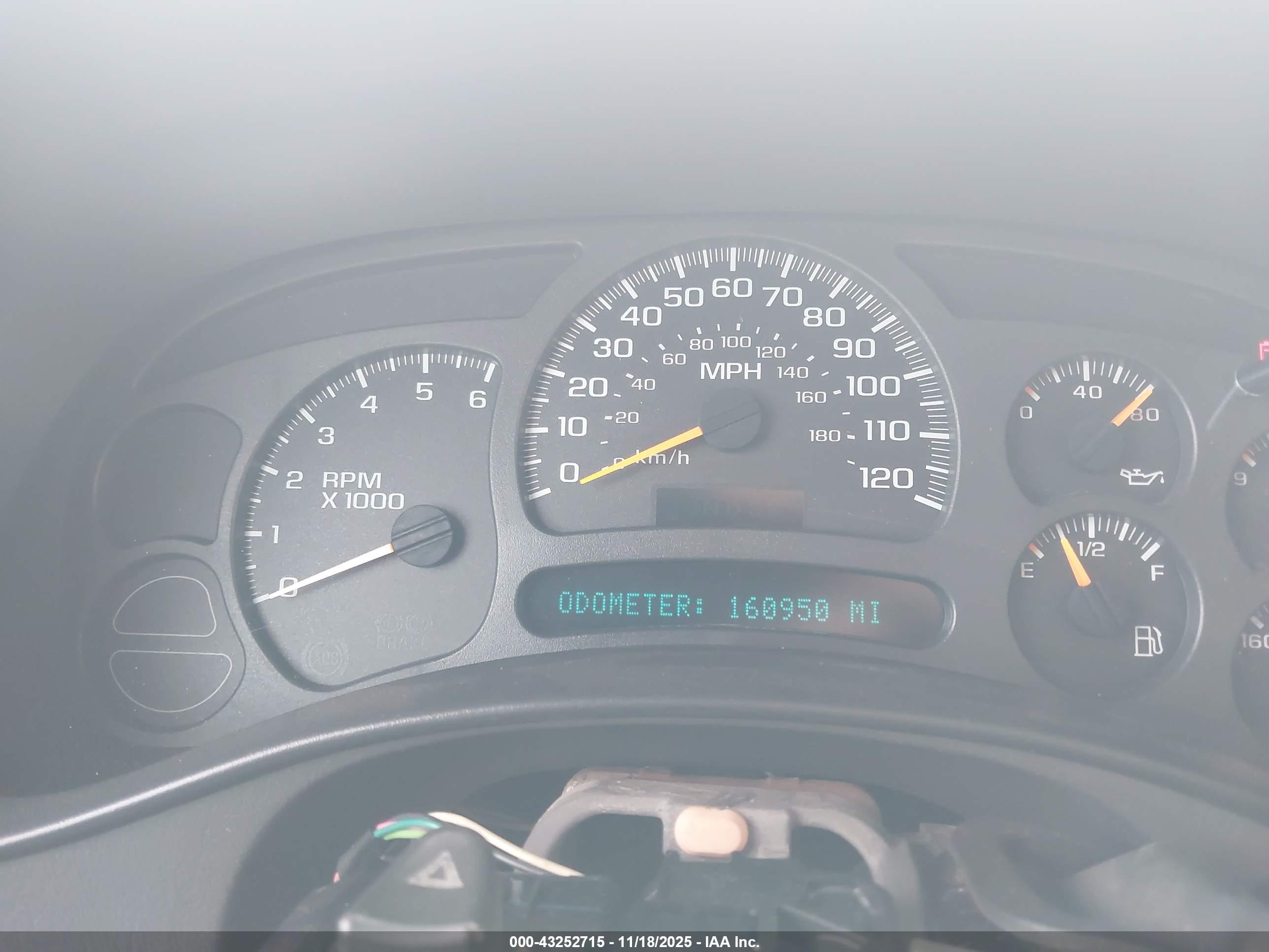 CHEVROLET SUBURBAN image 7
