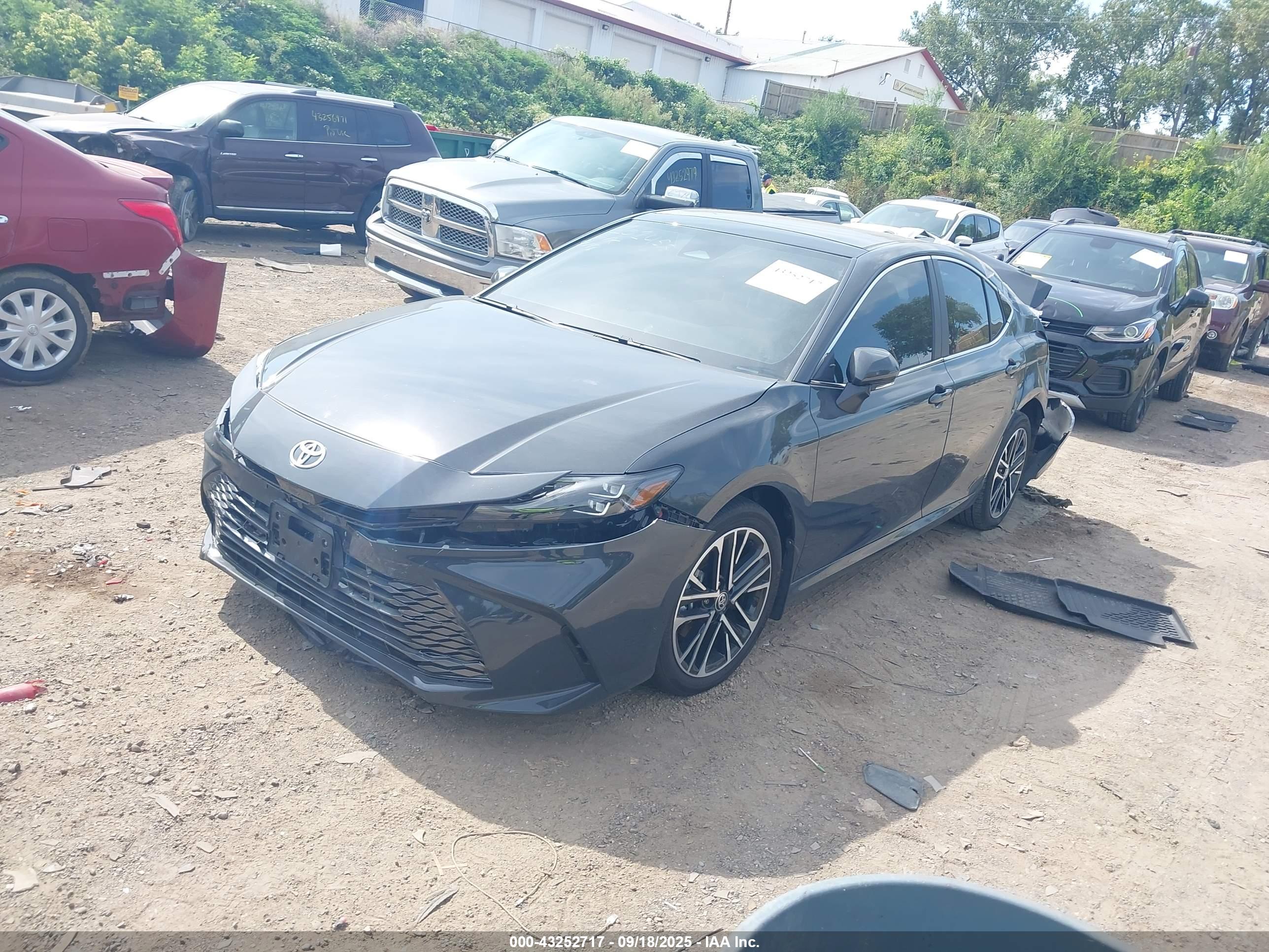 TOYOTA CAMRY image 2
