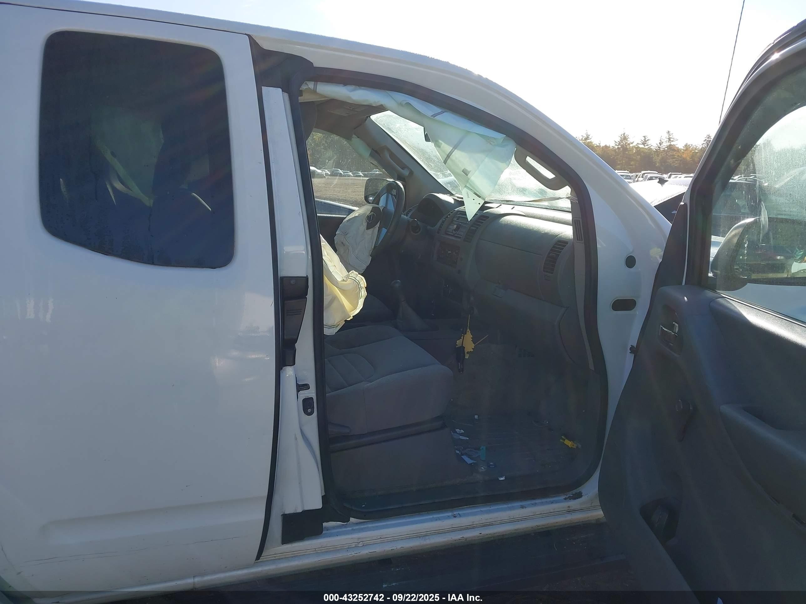 NISSAN FRONTIER image 5