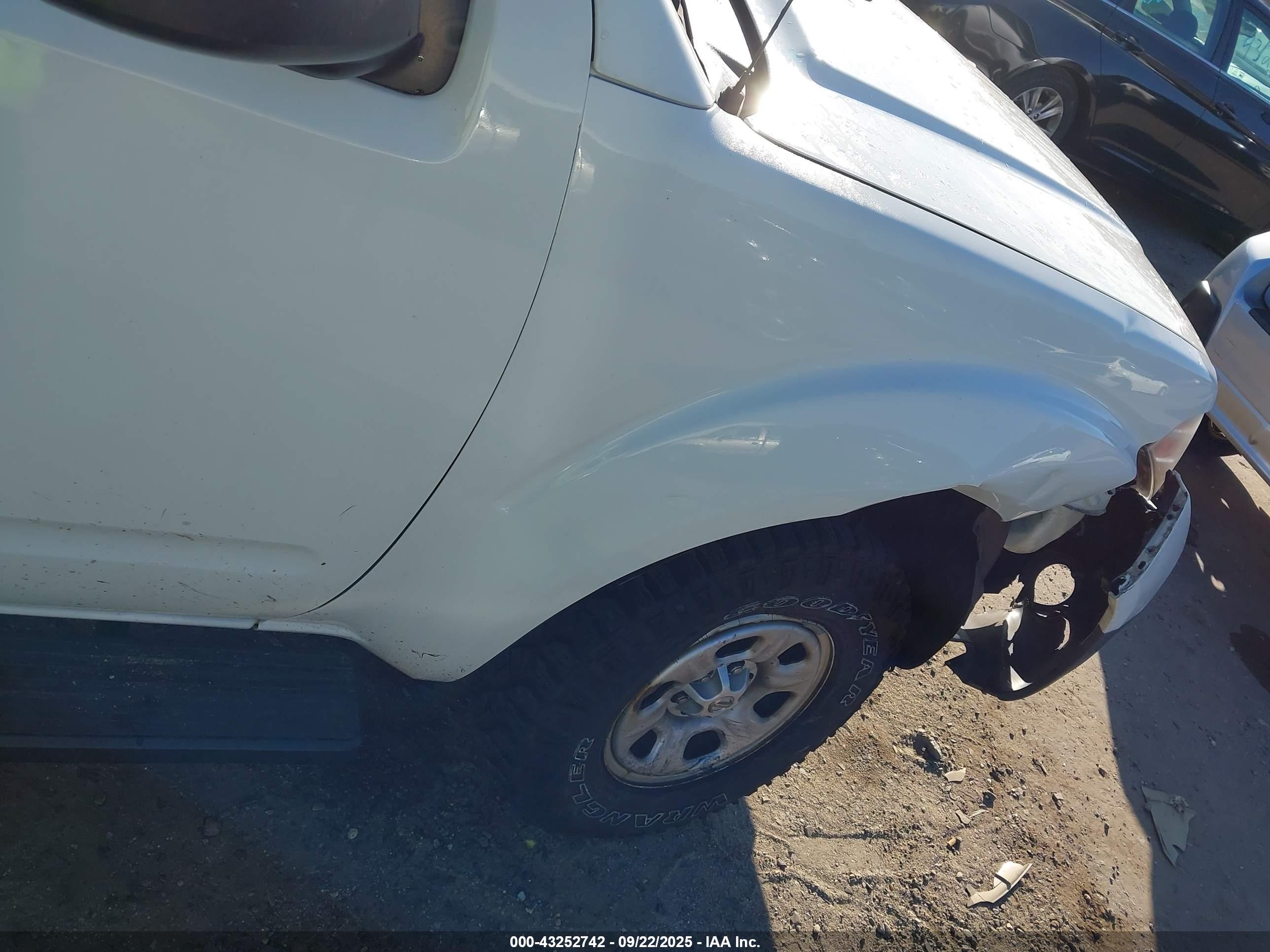 NISSAN FRONTIER image 6