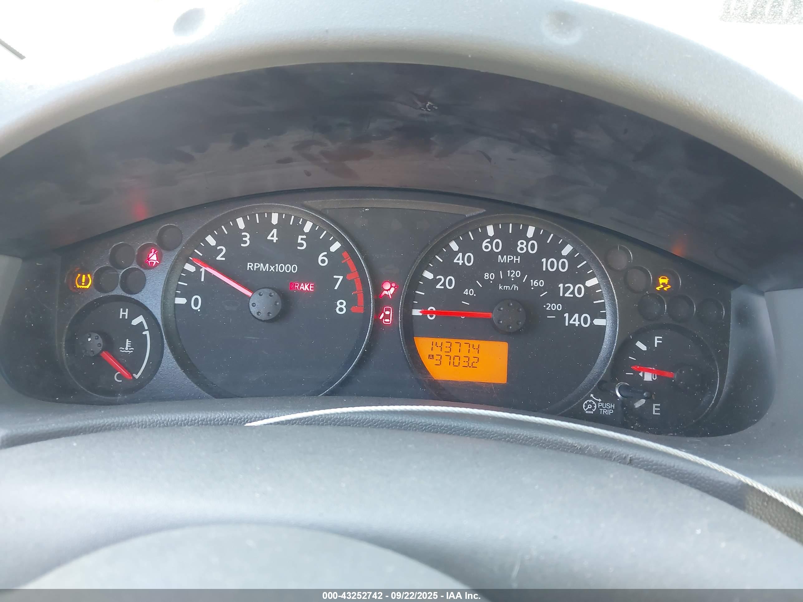 NISSAN FRONTIER image 7