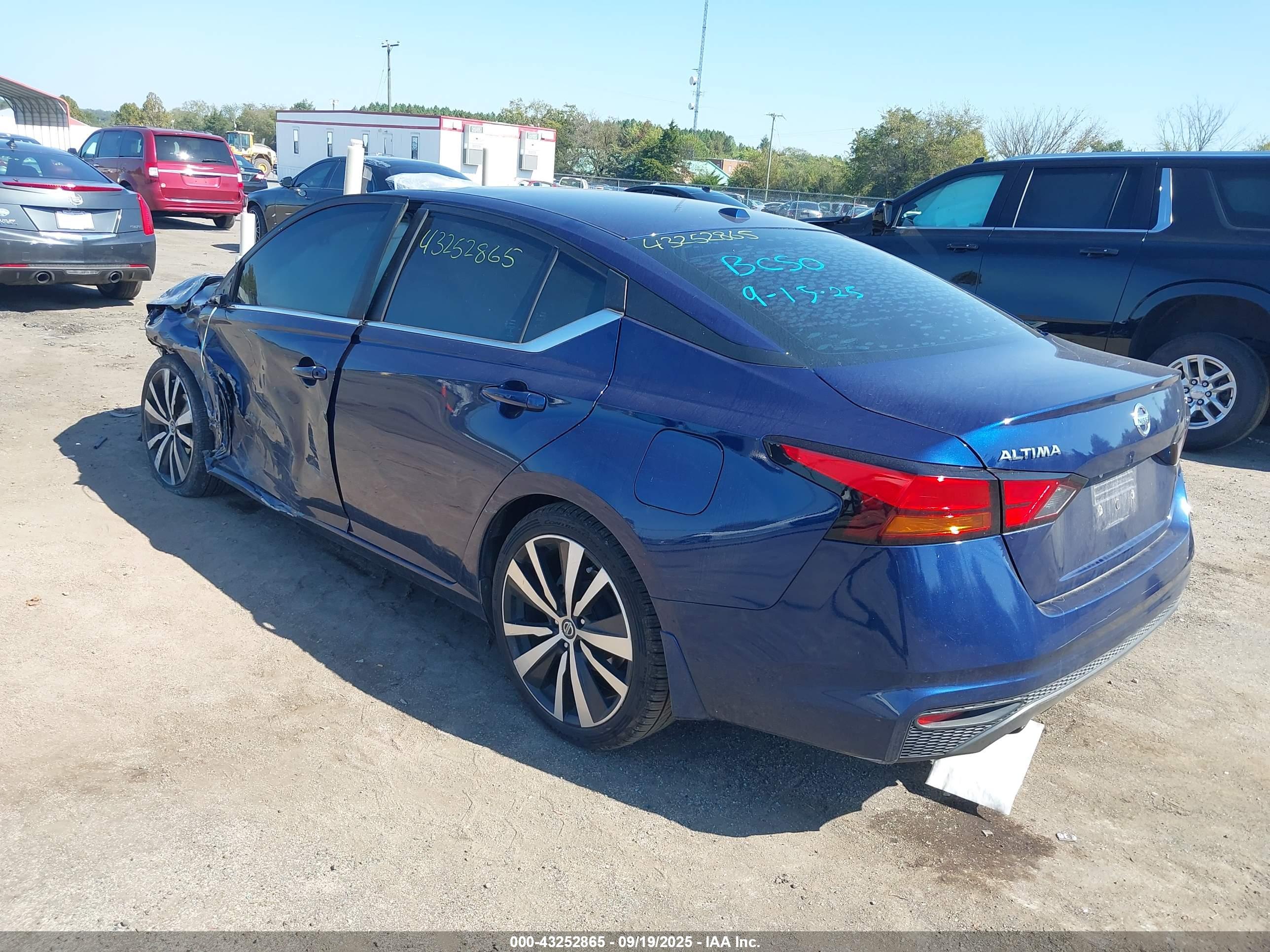NISSAN ALTIMA image 3