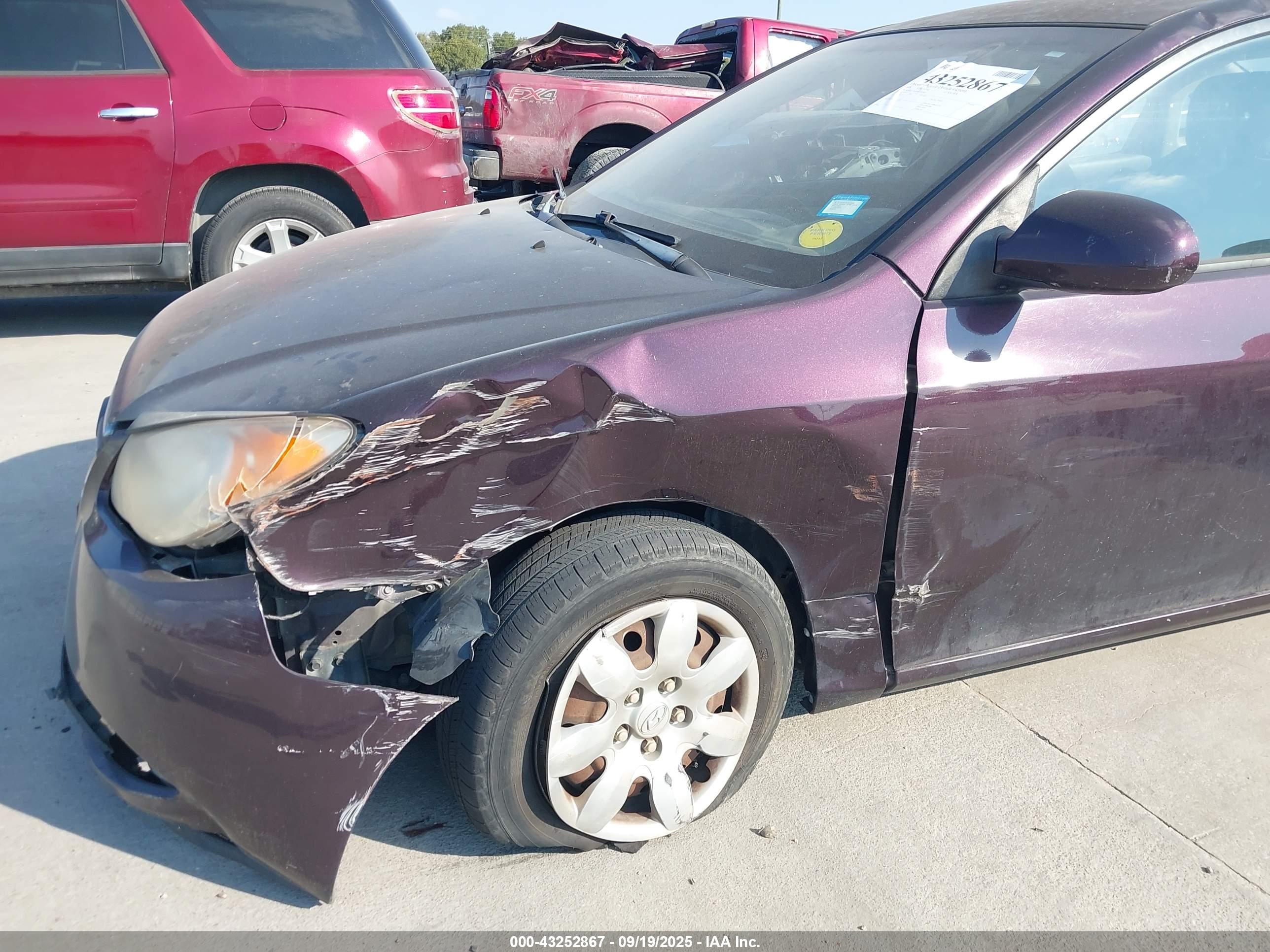 HYUNDAI ELANTRA image 6
