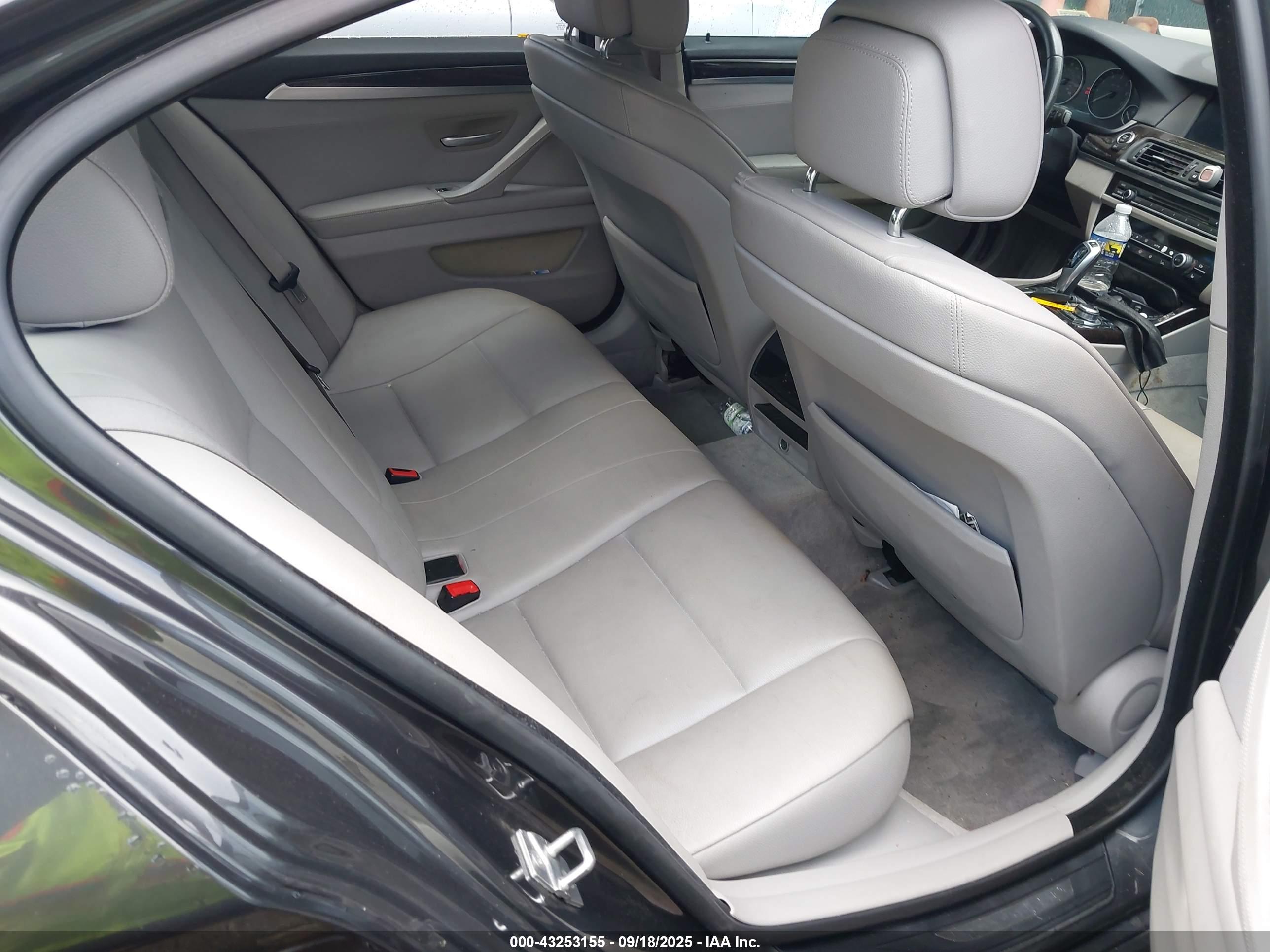 BMW 528I image 8