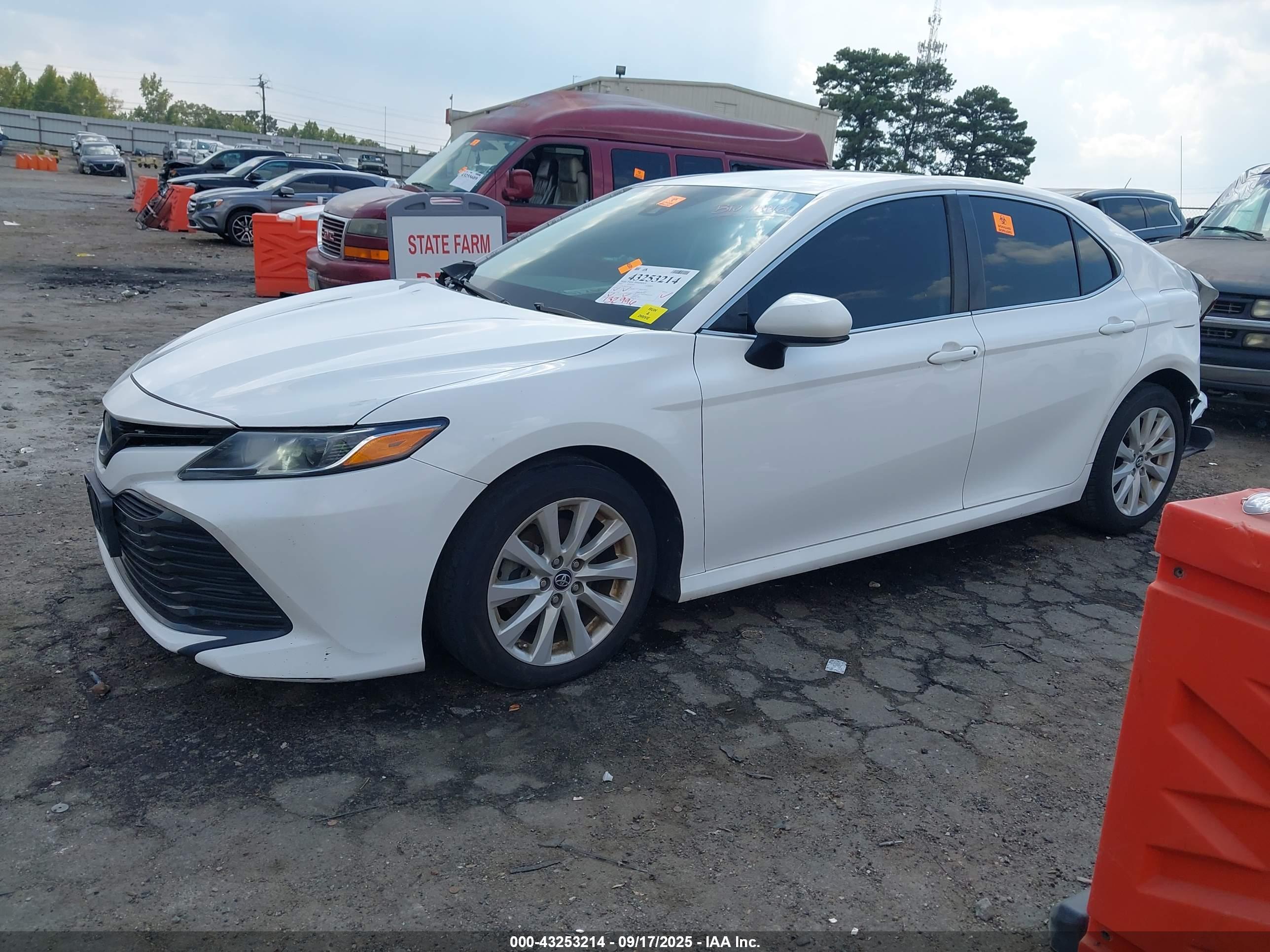 TOYOTA CAMRY image 2