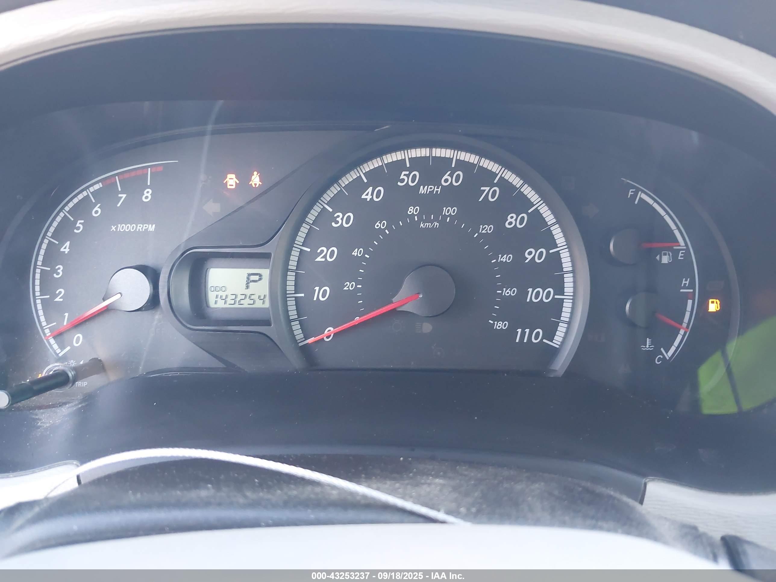 TOYOTA SIENNA image 7