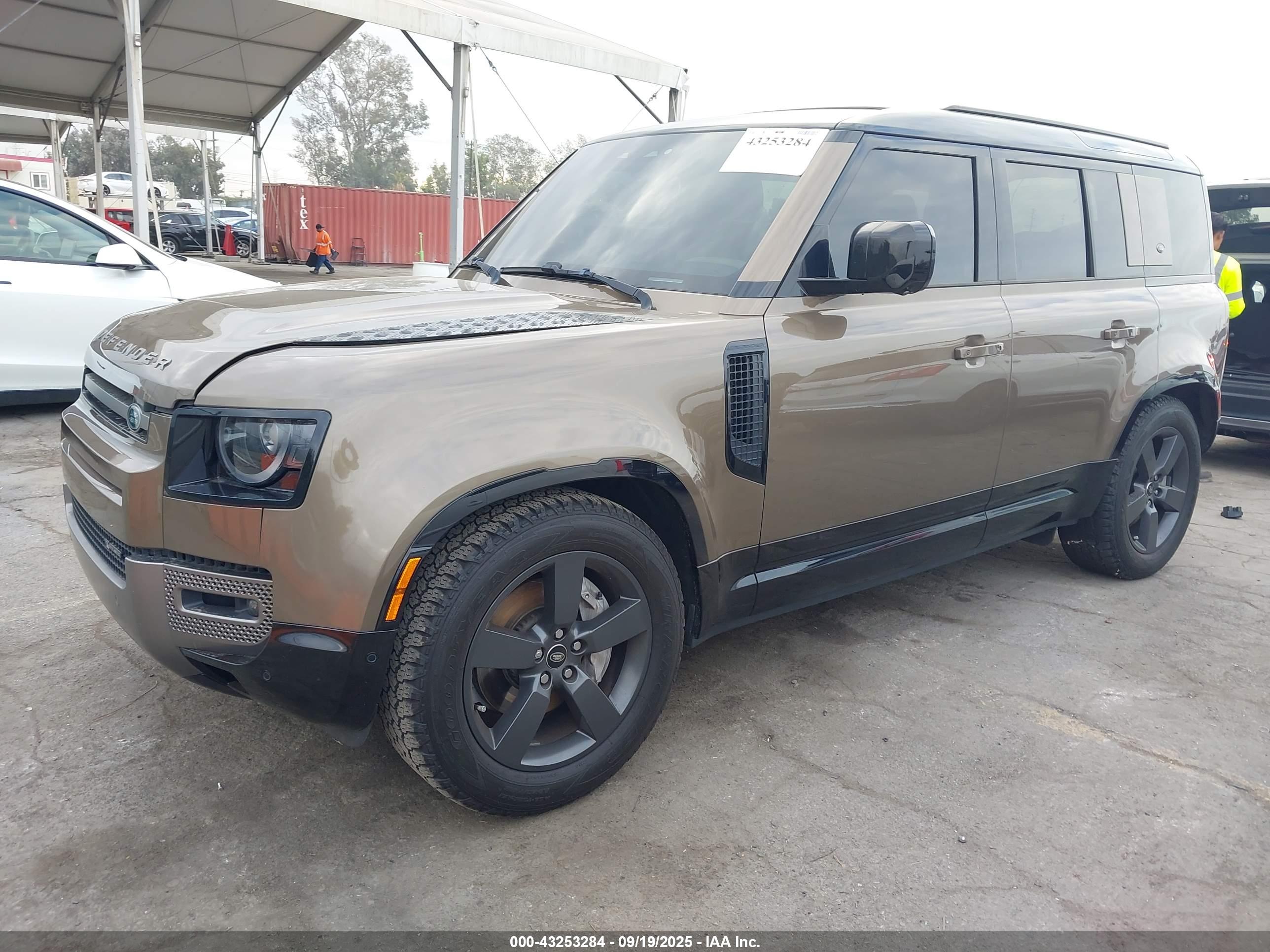 LAND ROVER image 2