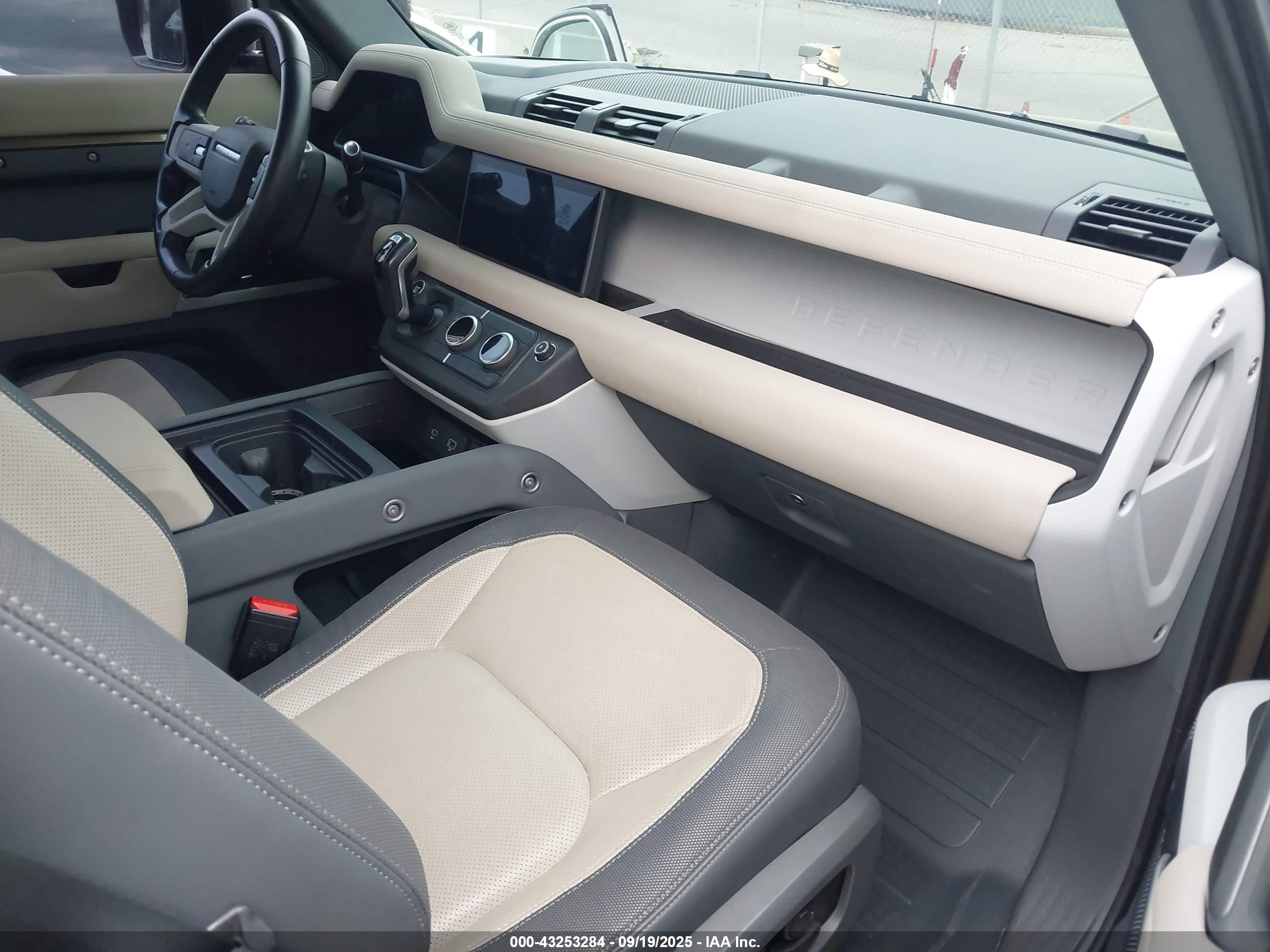 LAND ROVER image 5